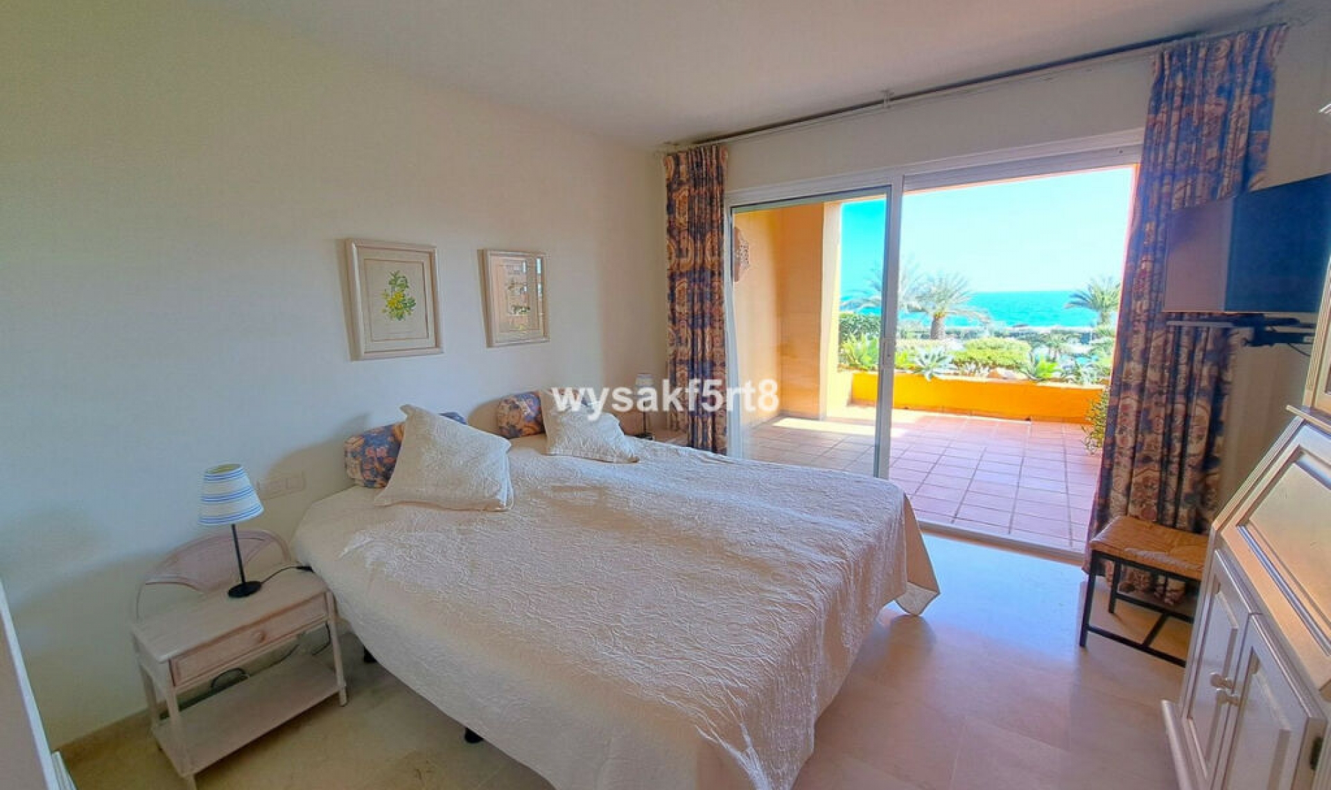 Resale - Apartment -
La Duquesa