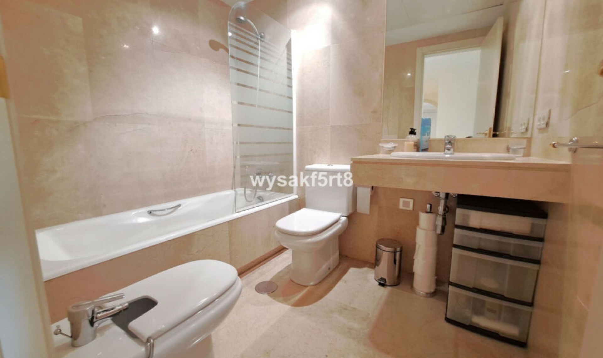 Resale - Apartment -
La Duquesa