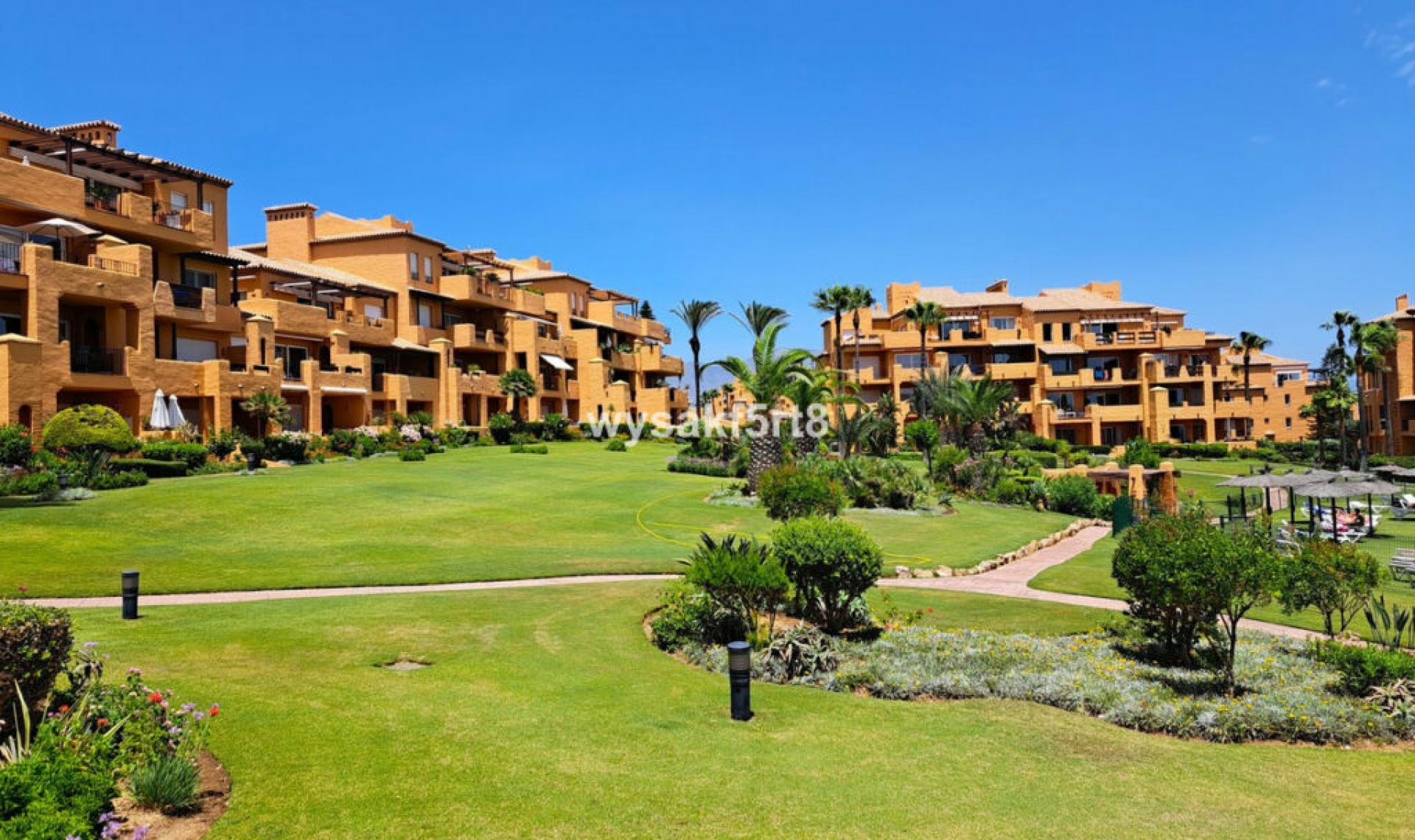 Resale - Apartment -
La Duquesa