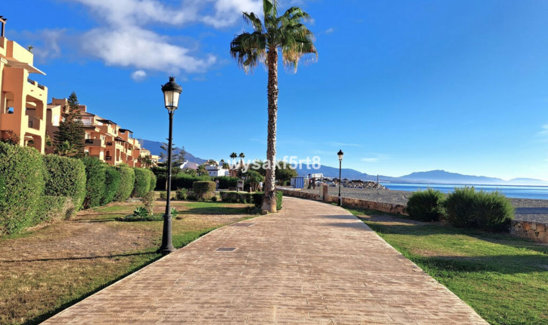 Resale - Apartment -
La Duquesa