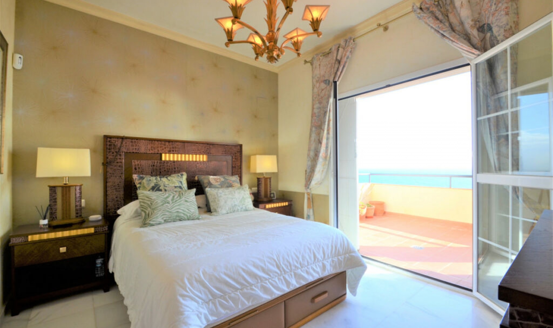 Resale - Apartment -
La Duquesa