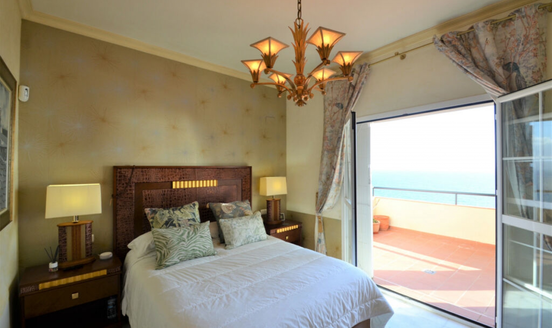 Resale - Apartment -
La Duquesa