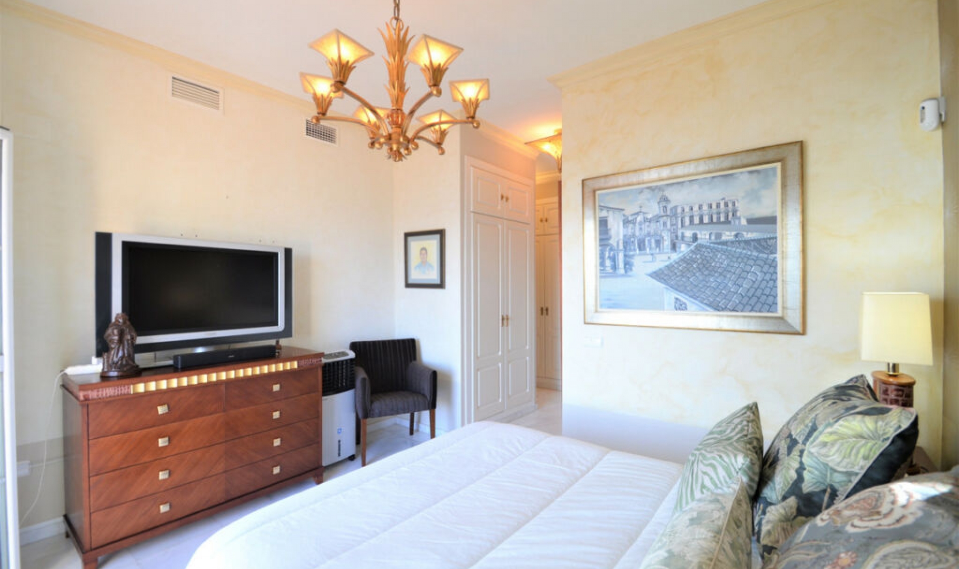 Resale - Apartment -
La Duquesa