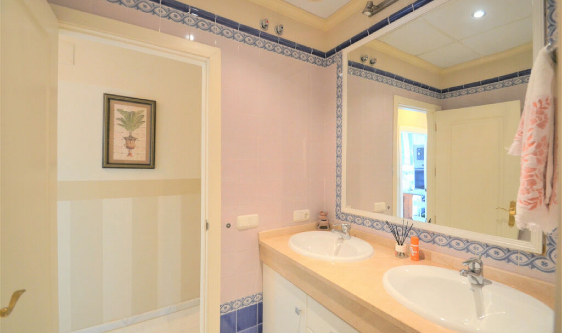 Resale - Apartment -
La Duquesa