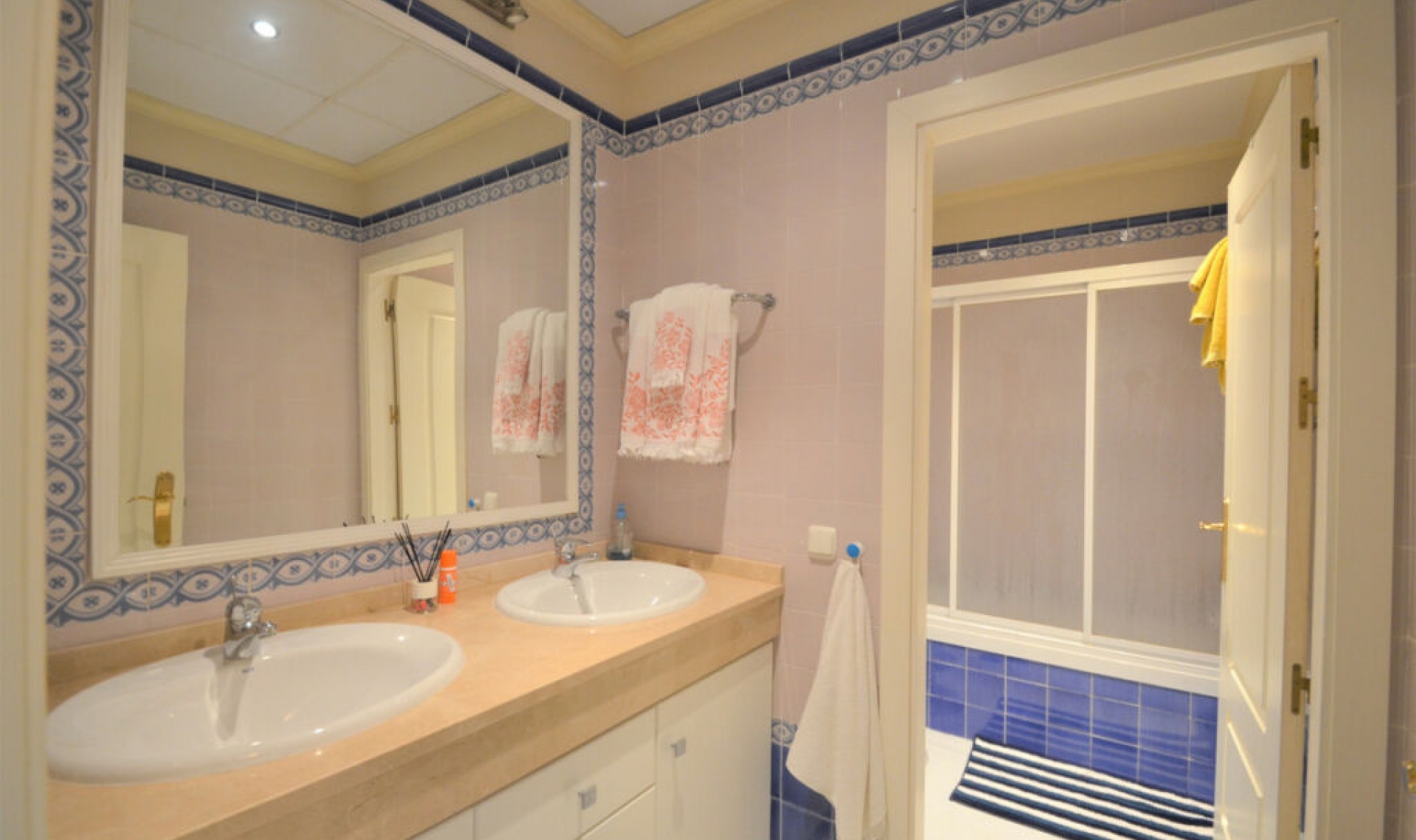 Resale - Apartment -
La Duquesa