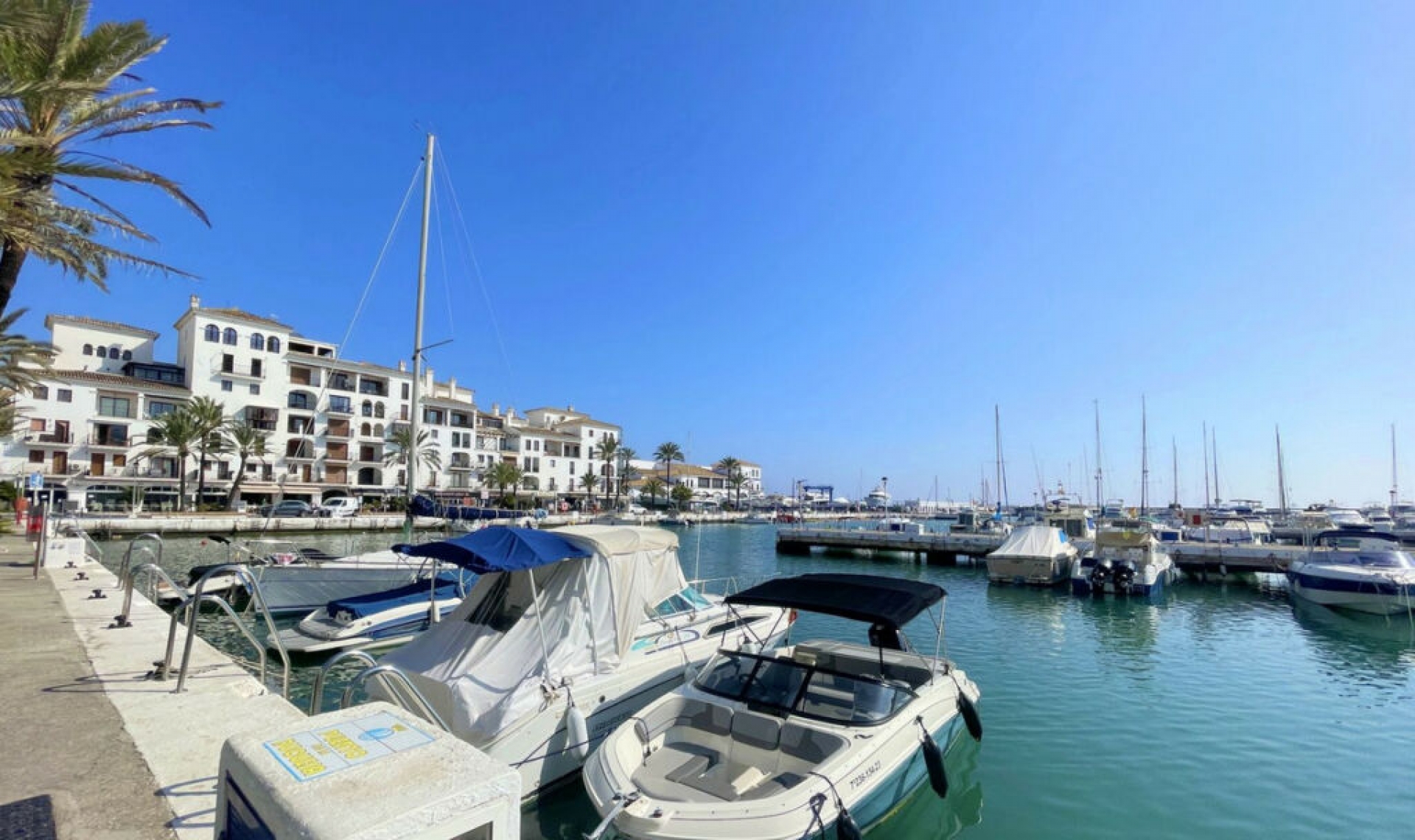 Resale - Apartment -
La Duquesa