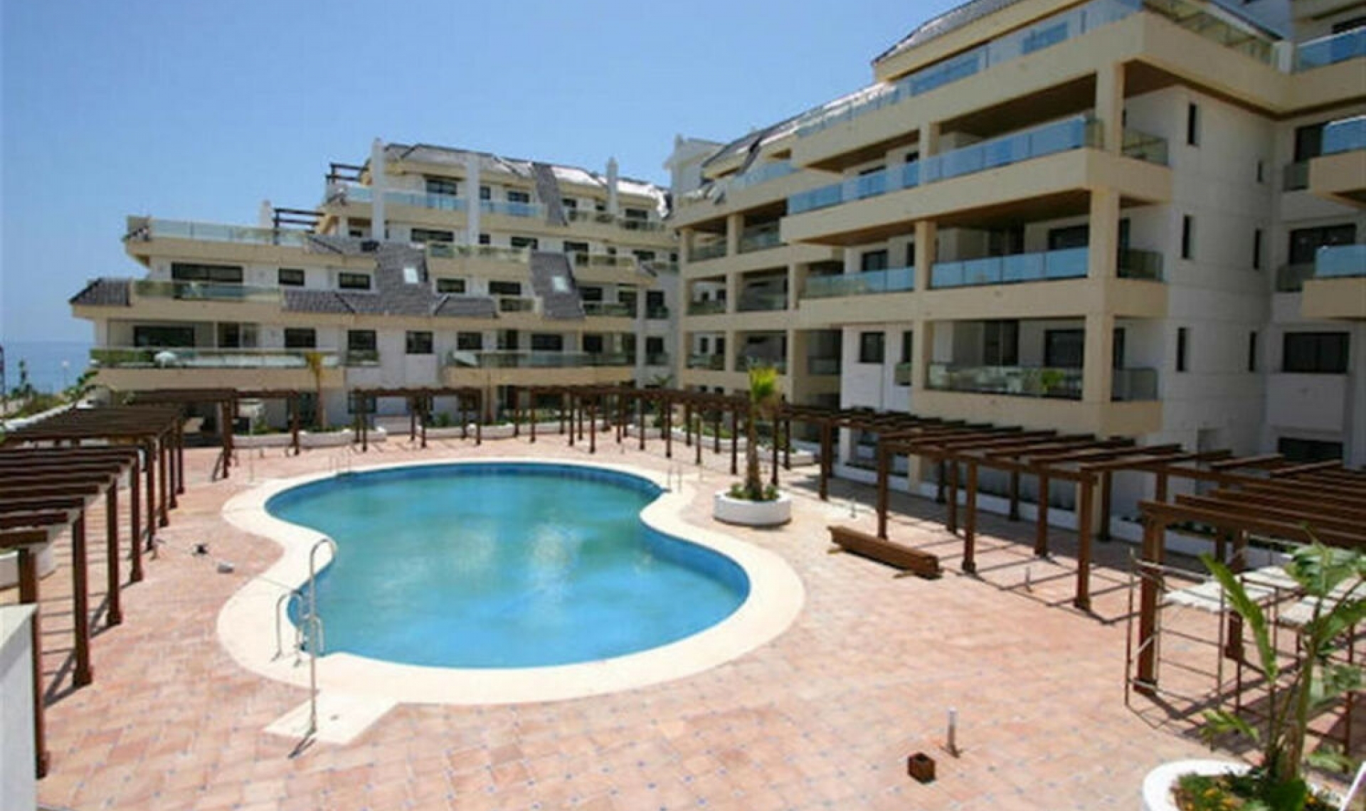 Resale - Apartment -
La Duquesa