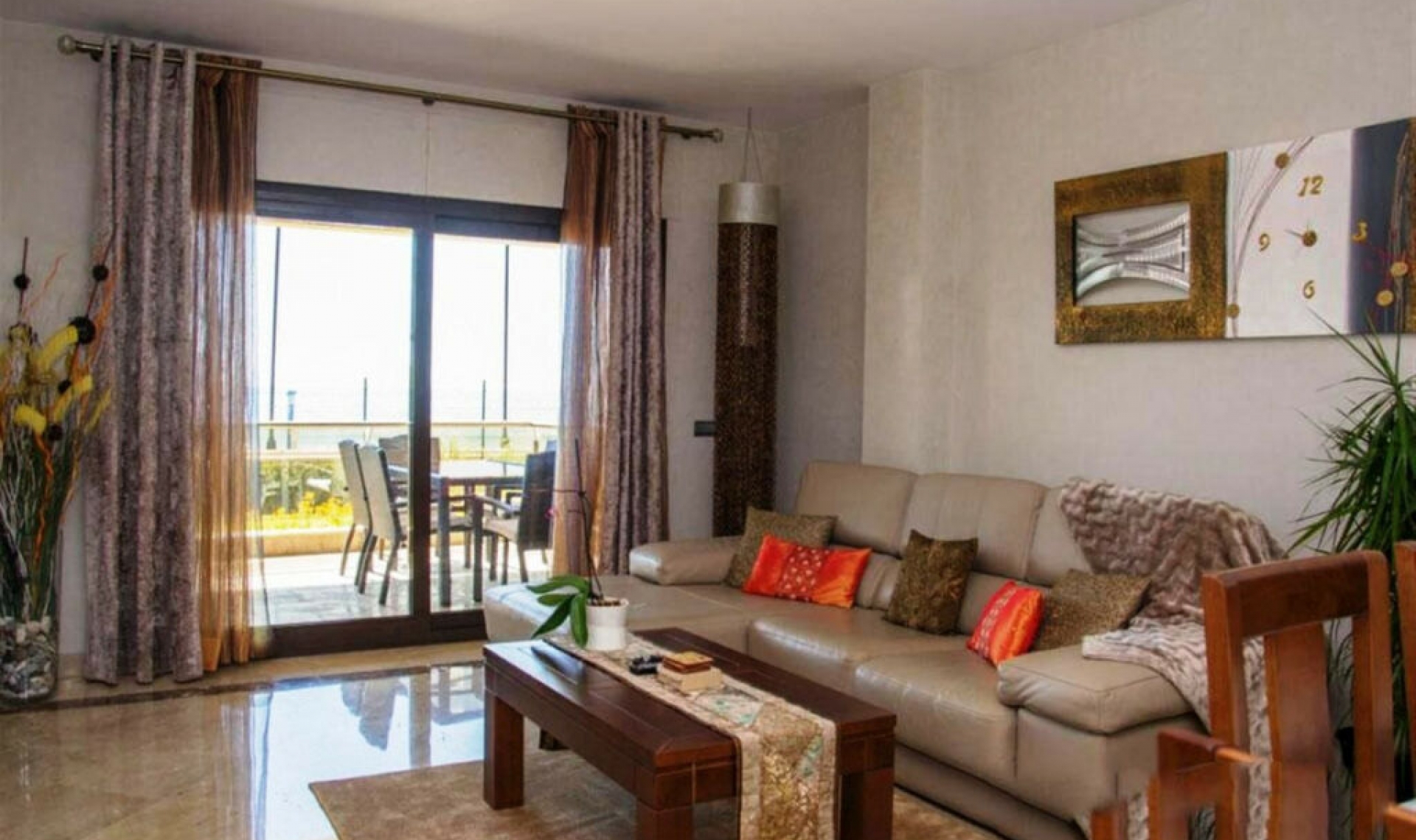 Resale - Apartment -
La Duquesa