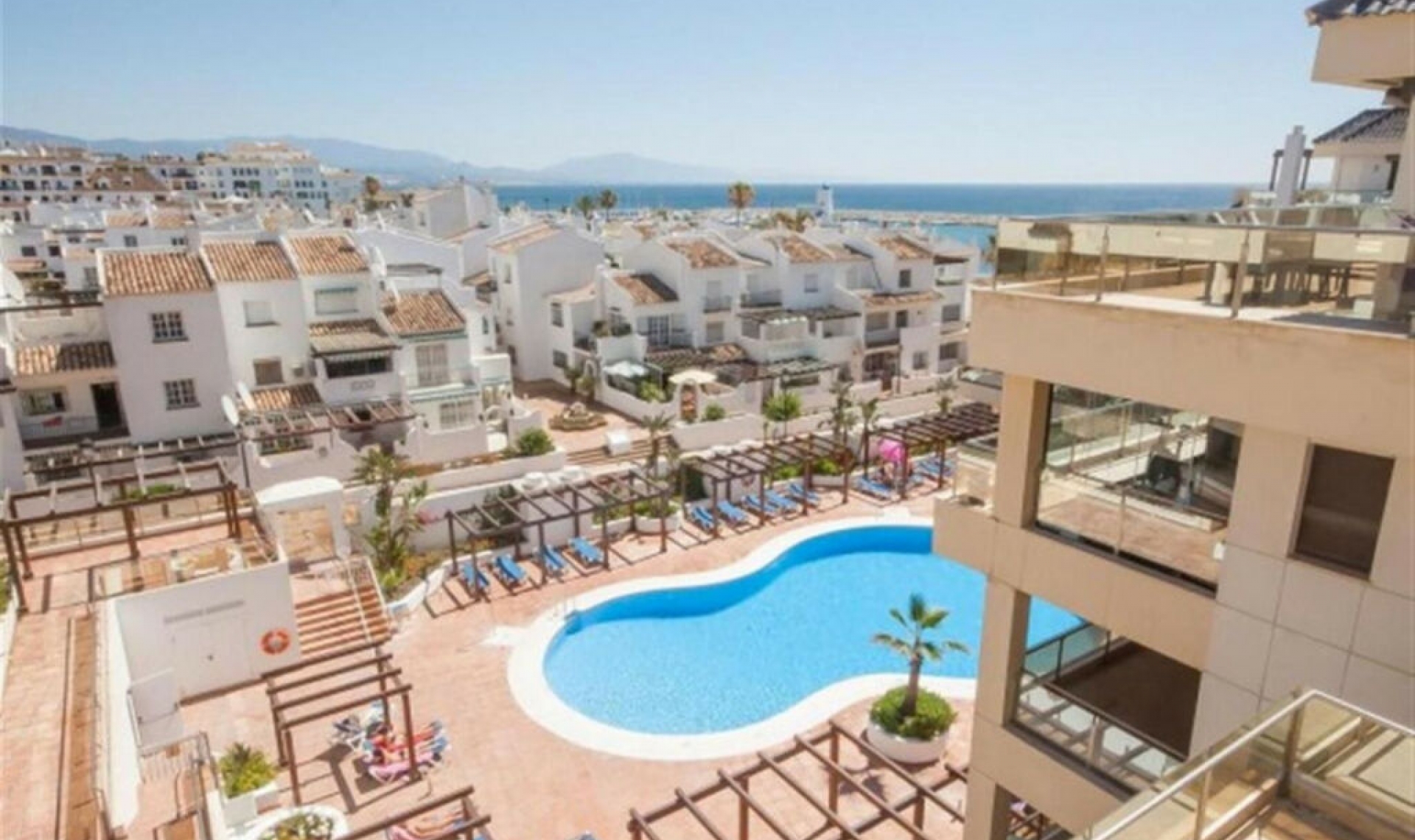 Resale - Apartment -
La Duquesa