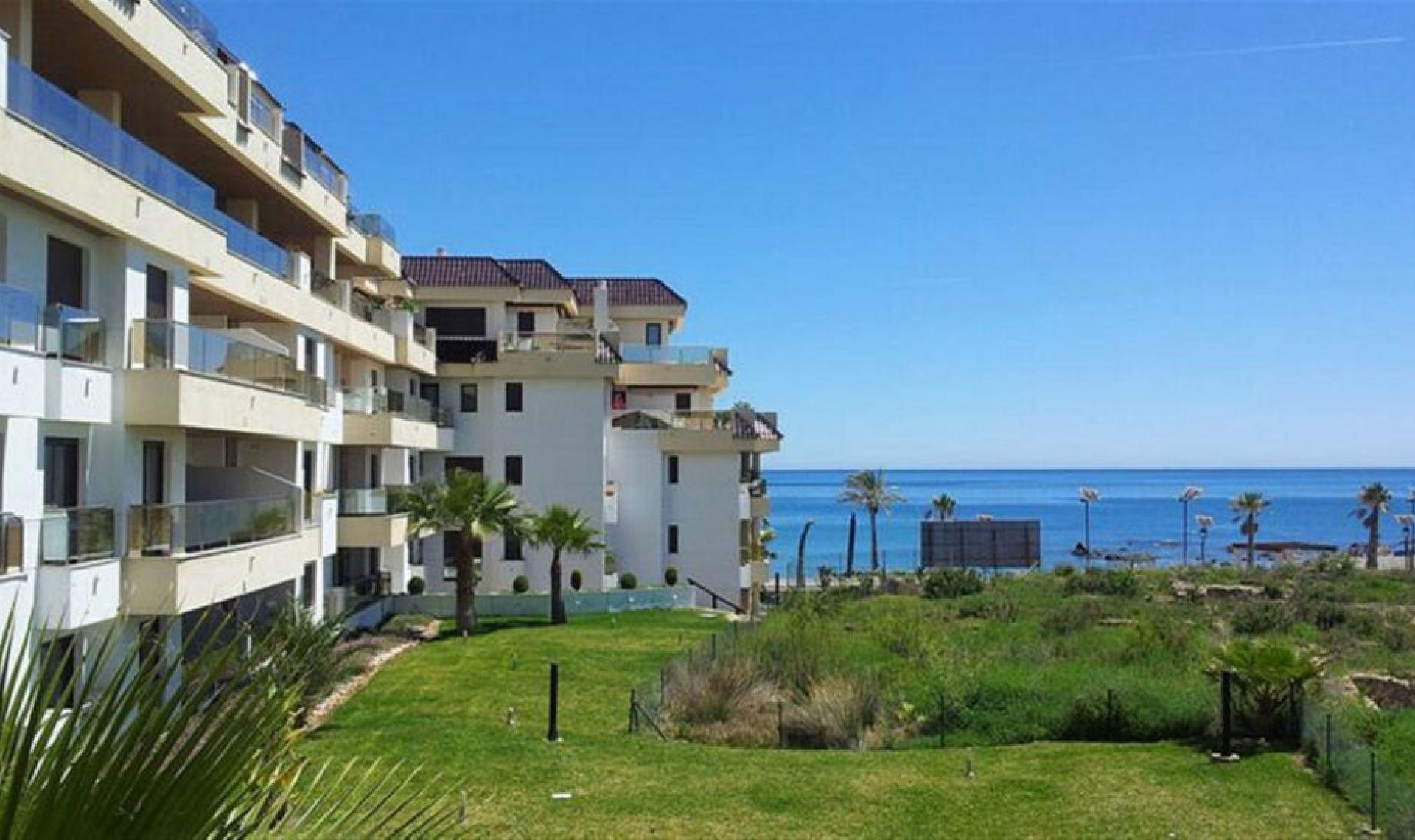 Resale - Apartment -
La Duquesa