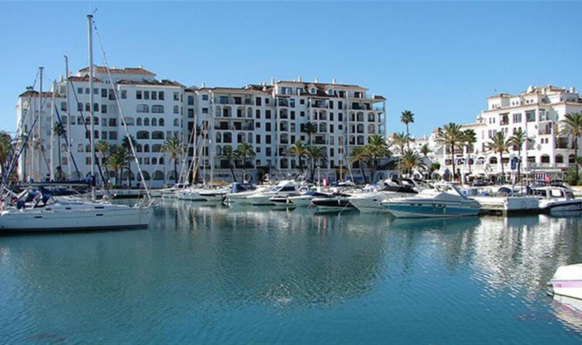 Resale - Apartment -
La Duquesa