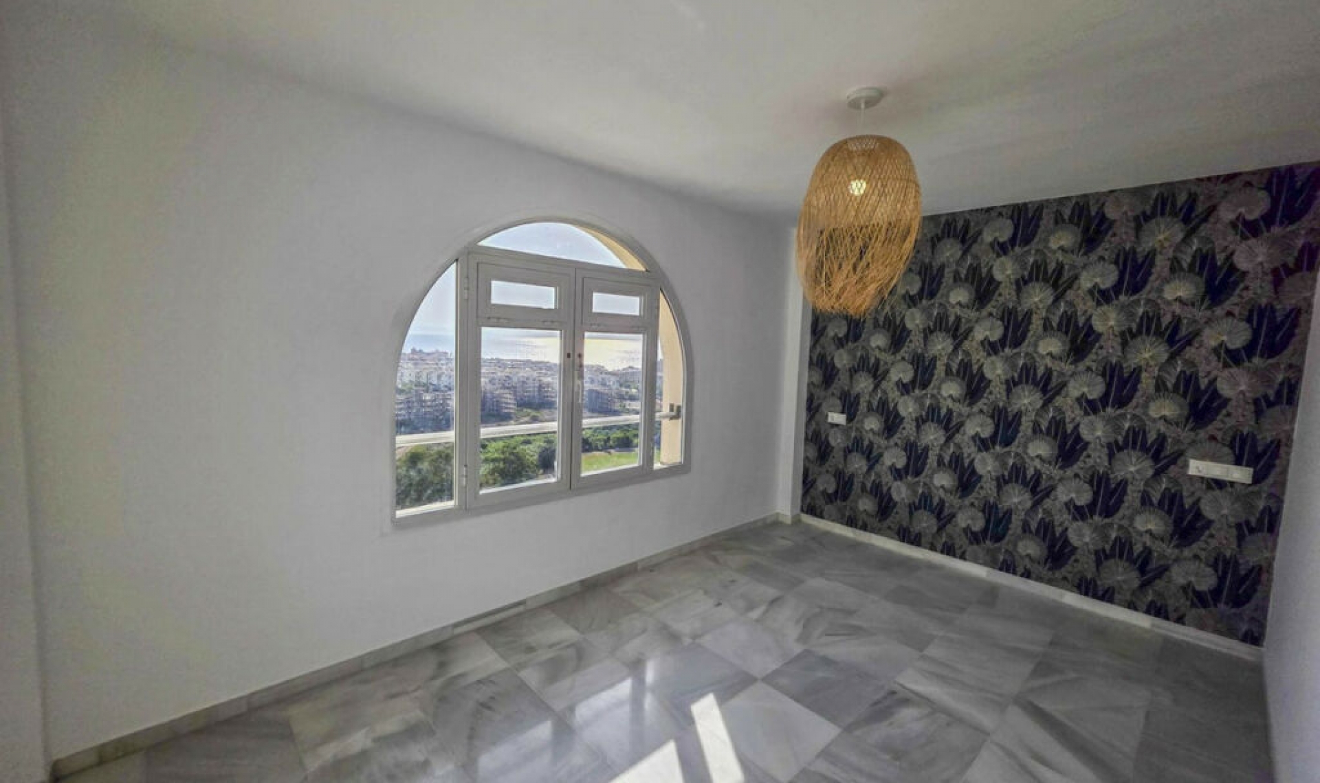 Resale - Apartment -
La Duquesa