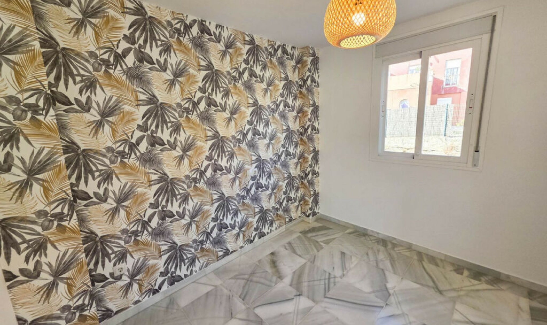 Resale - Apartment -
La Duquesa