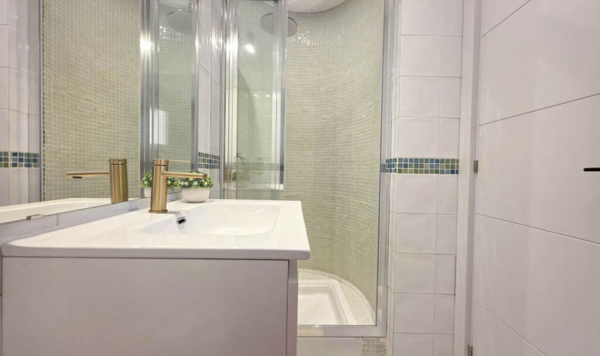 Resale - Apartment -
La Duquesa