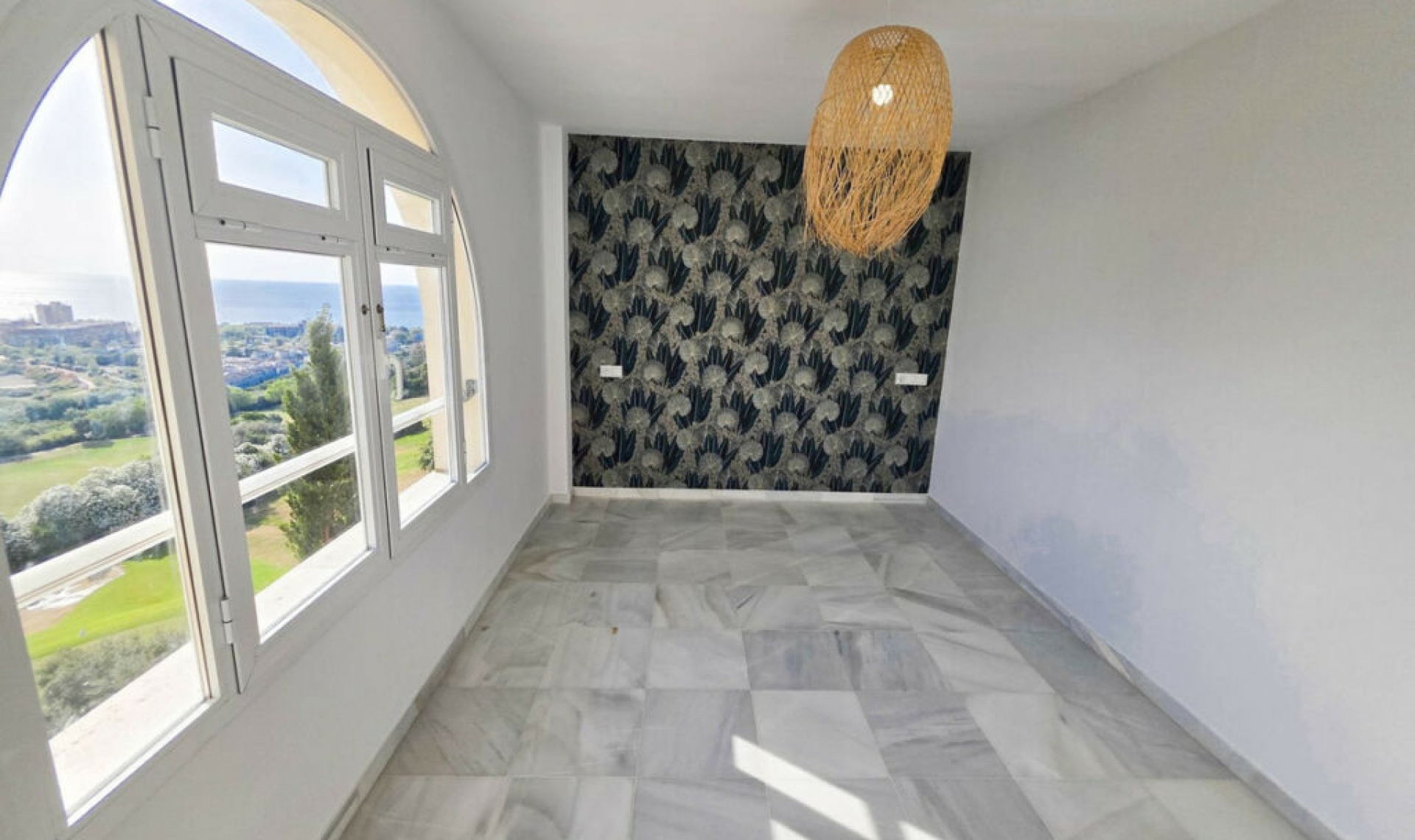 Resale - Apartment -
La Duquesa