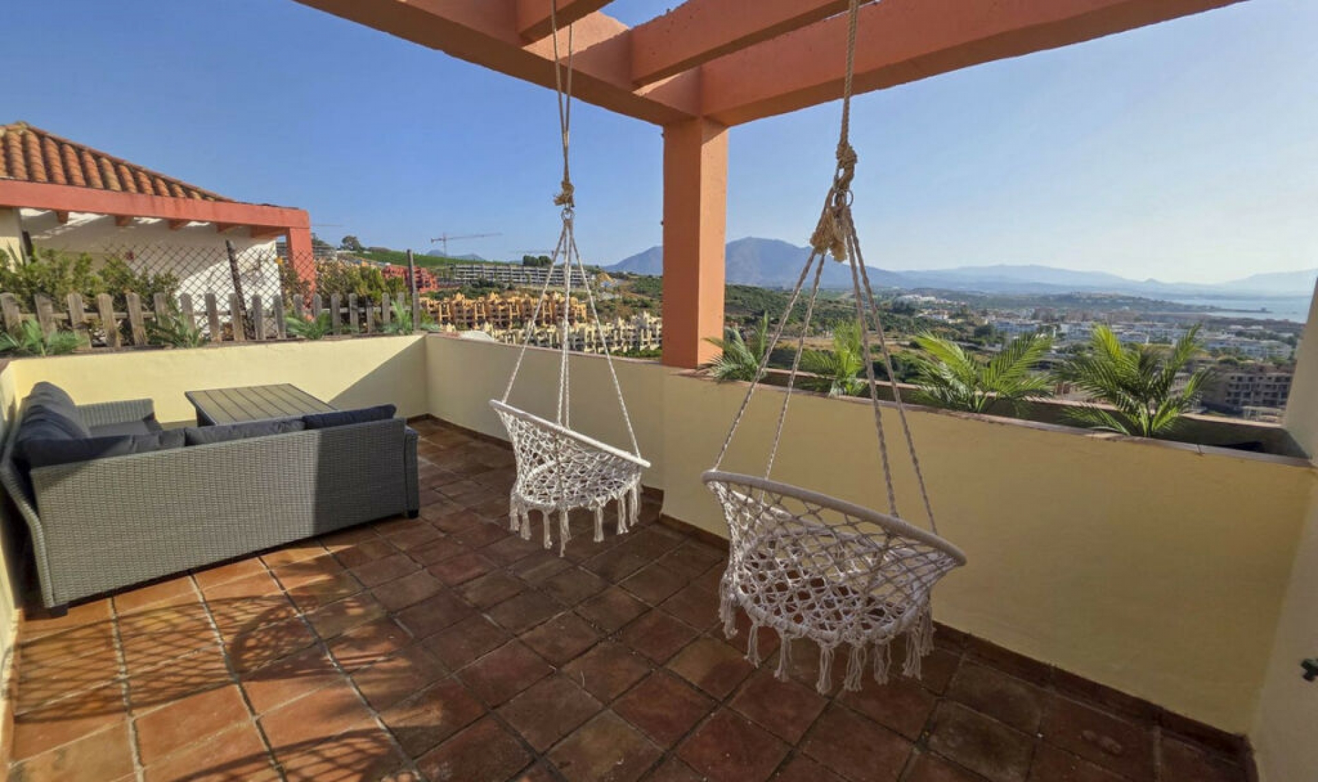 Resale - Apartment -
La Duquesa