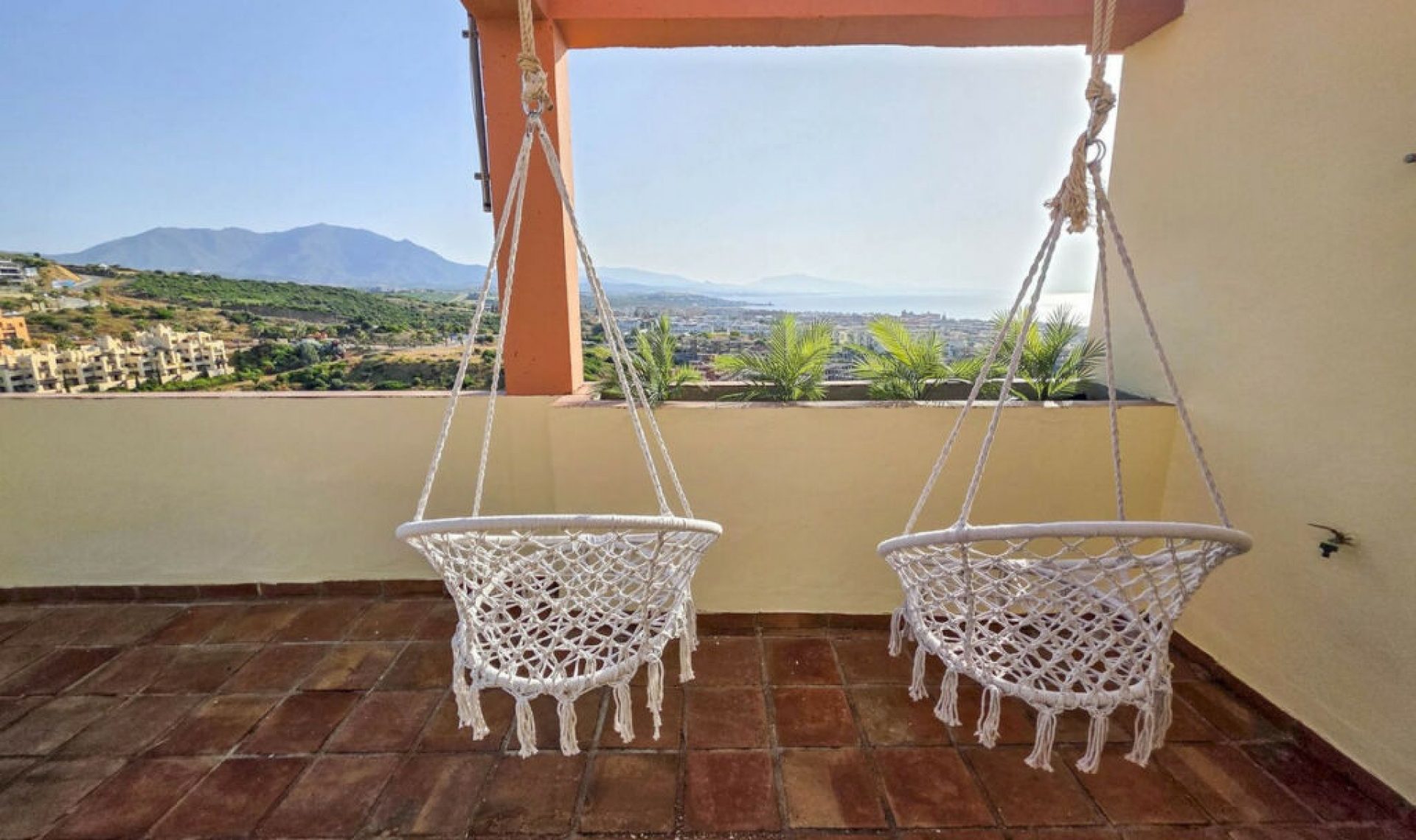 Resale - Apartment -
La Duquesa