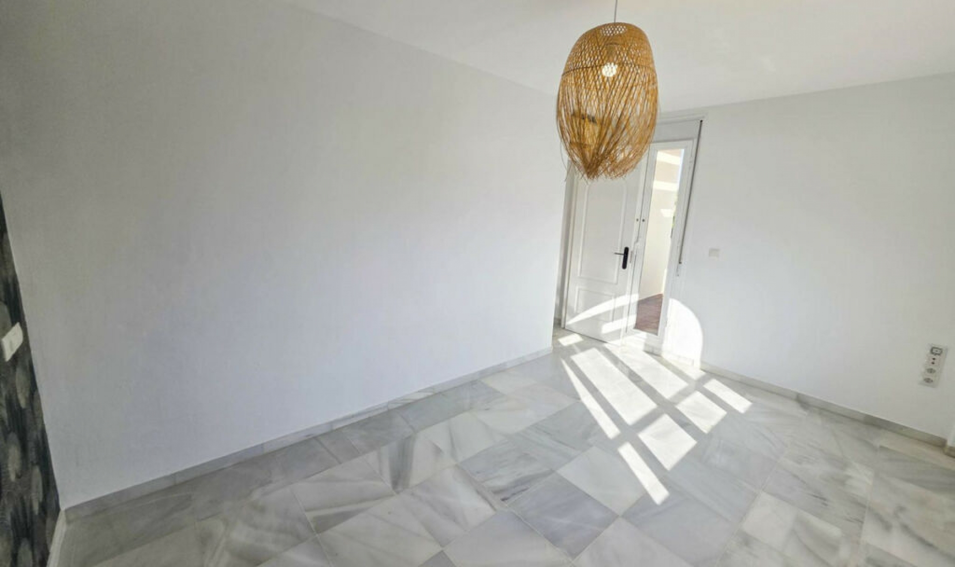 Resale - Apartment -
La Duquesa