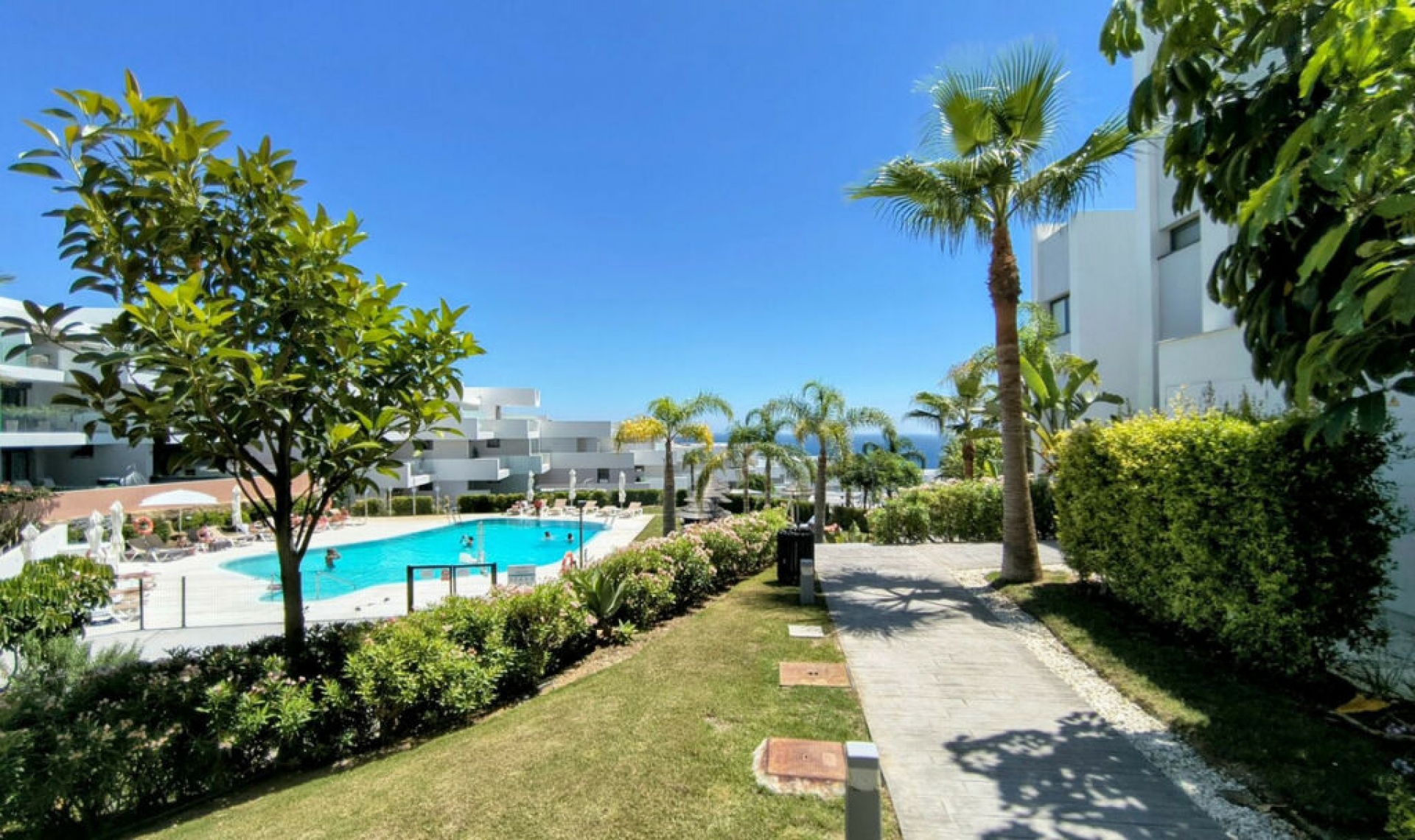 Resale - Apartment -
La Duquesa