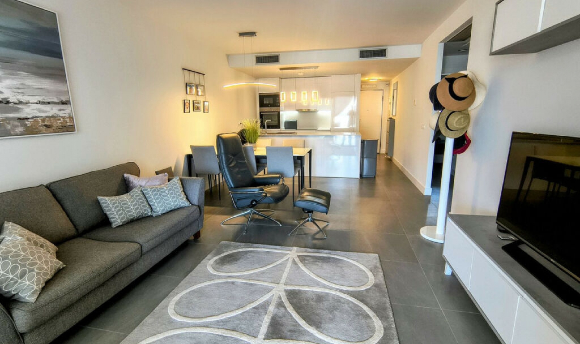 Resale - Apartment -
La Duquesa