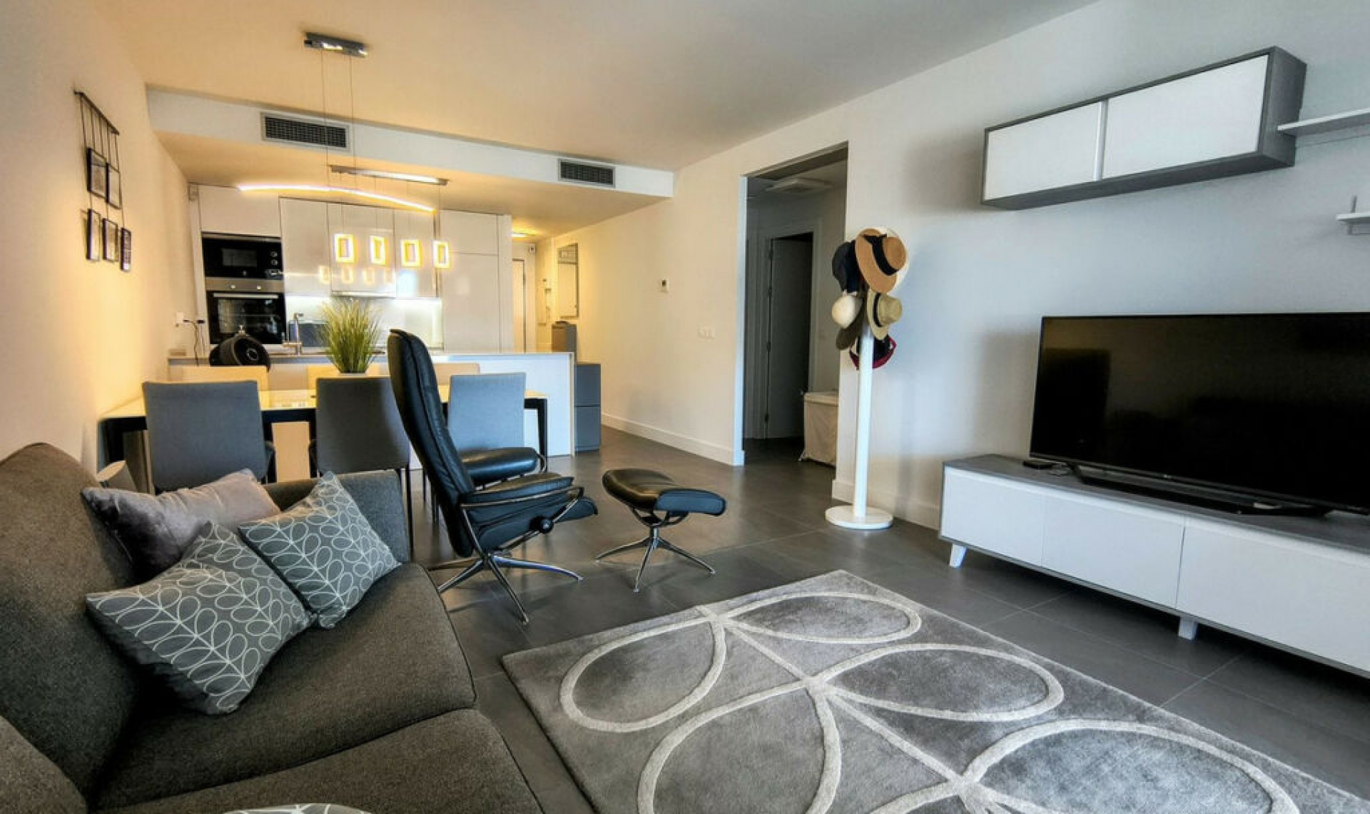 Resale - Apartment -
La Duquesa