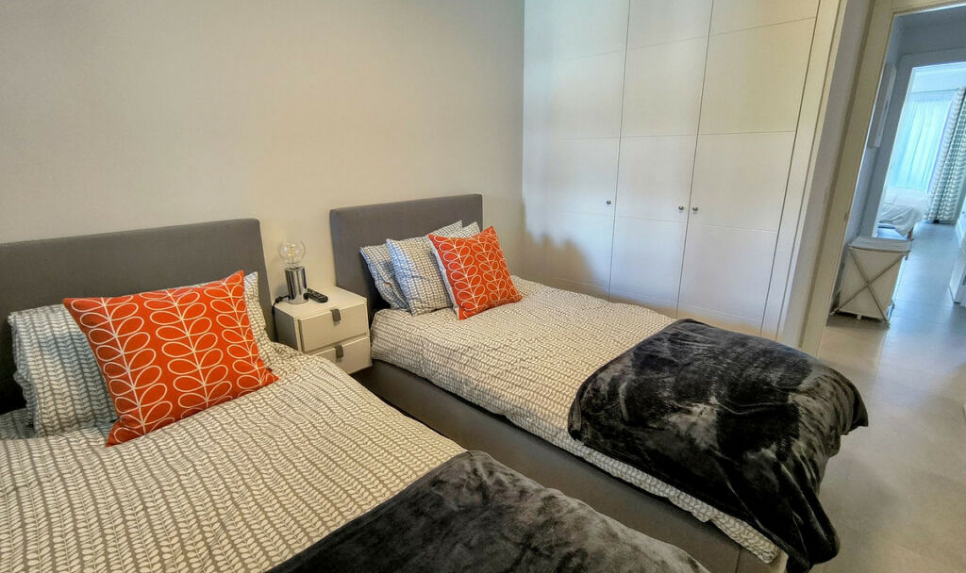 Resale - Apartment -
La Duquesa