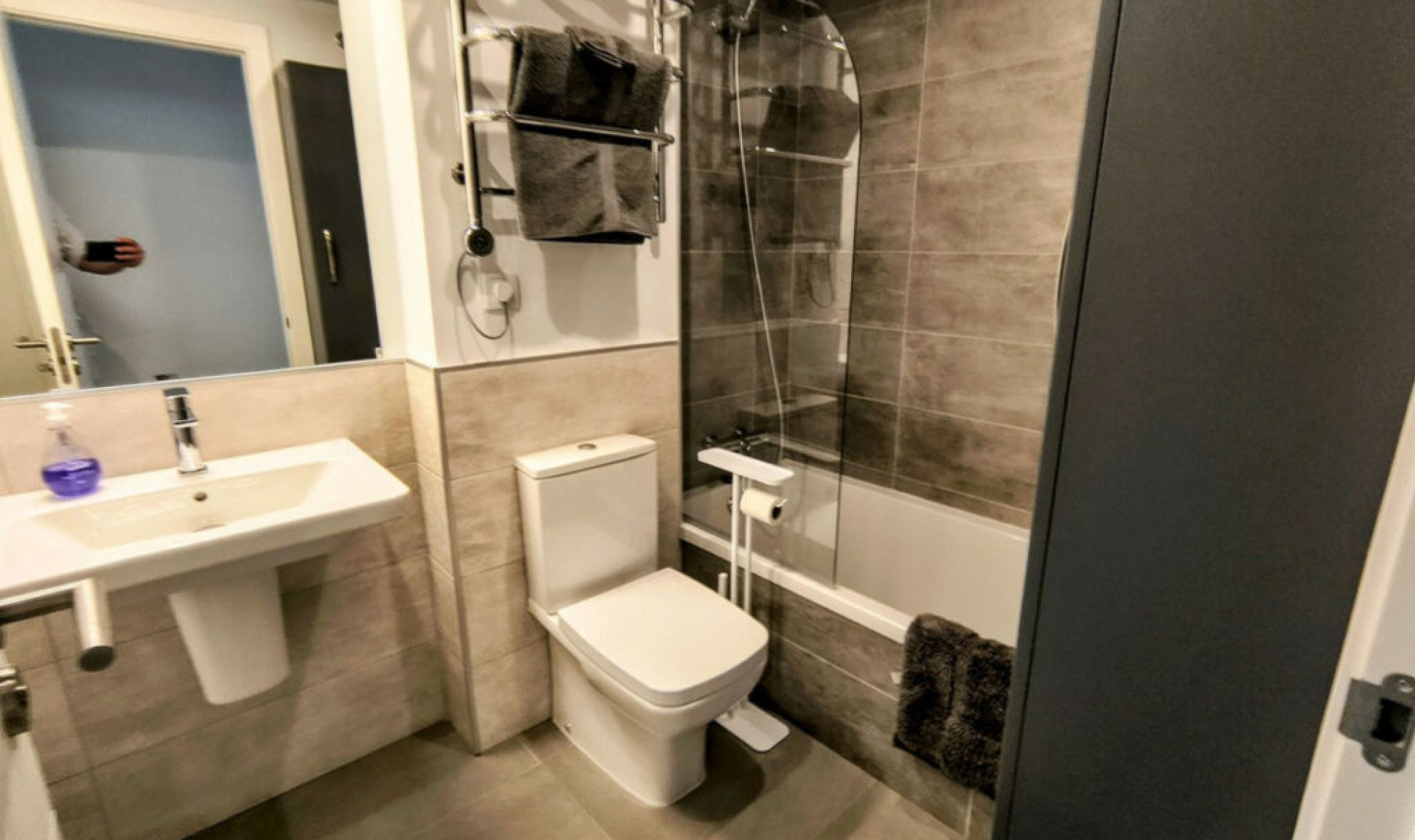 Resale - Apartment -
La Duquesa