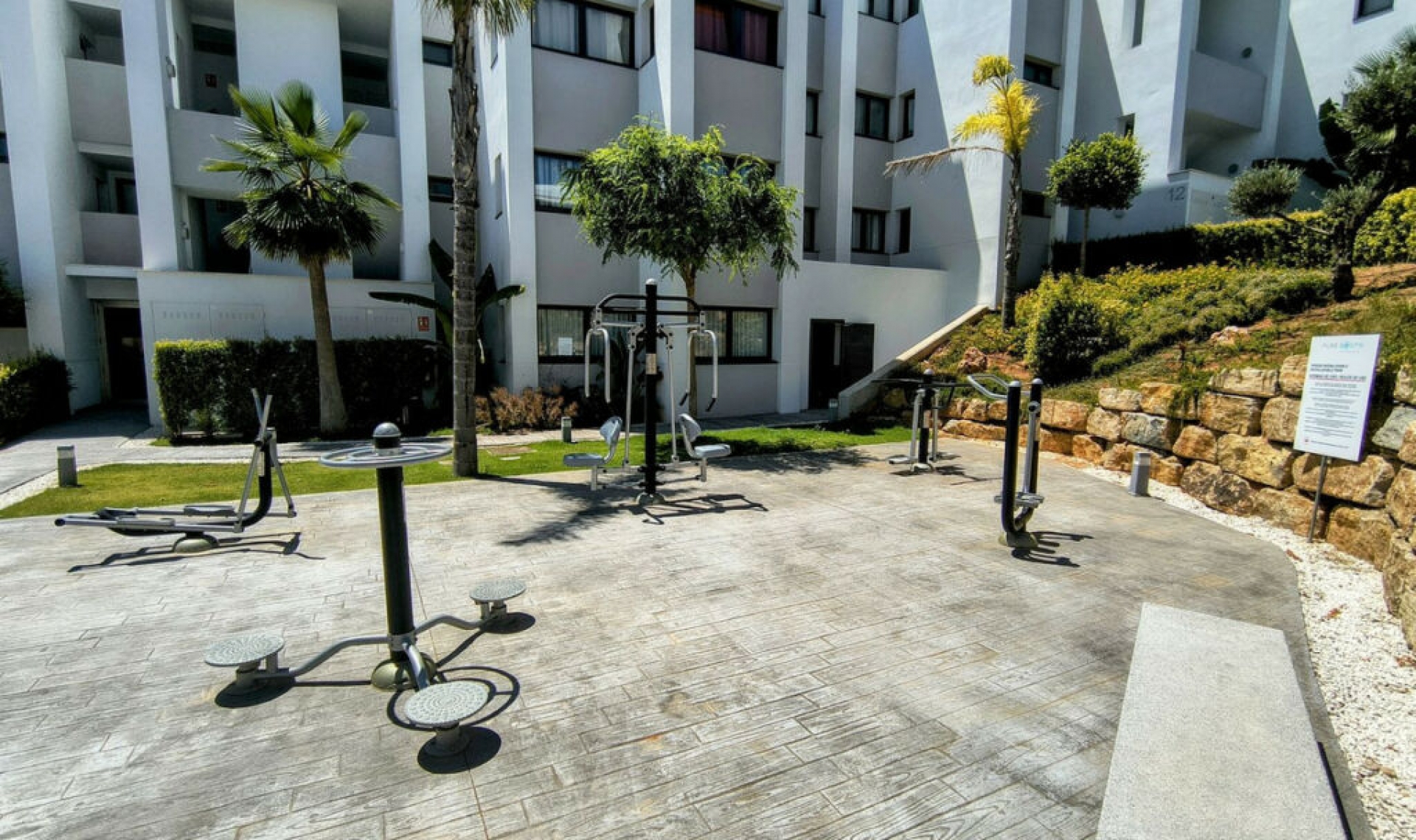 Resale - Apartment -
La Duquesa