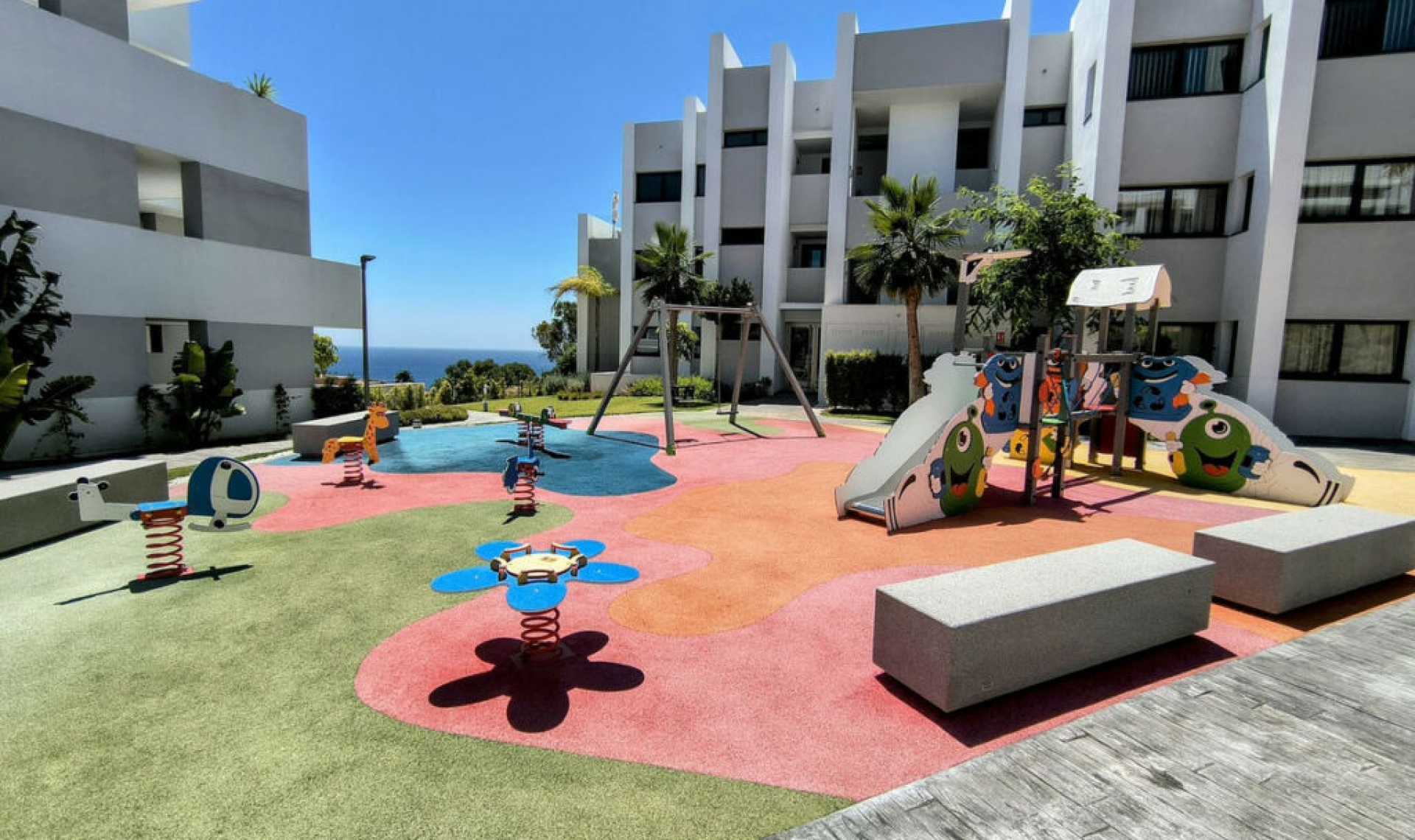 Resale - Apartment -
La Duquesa
