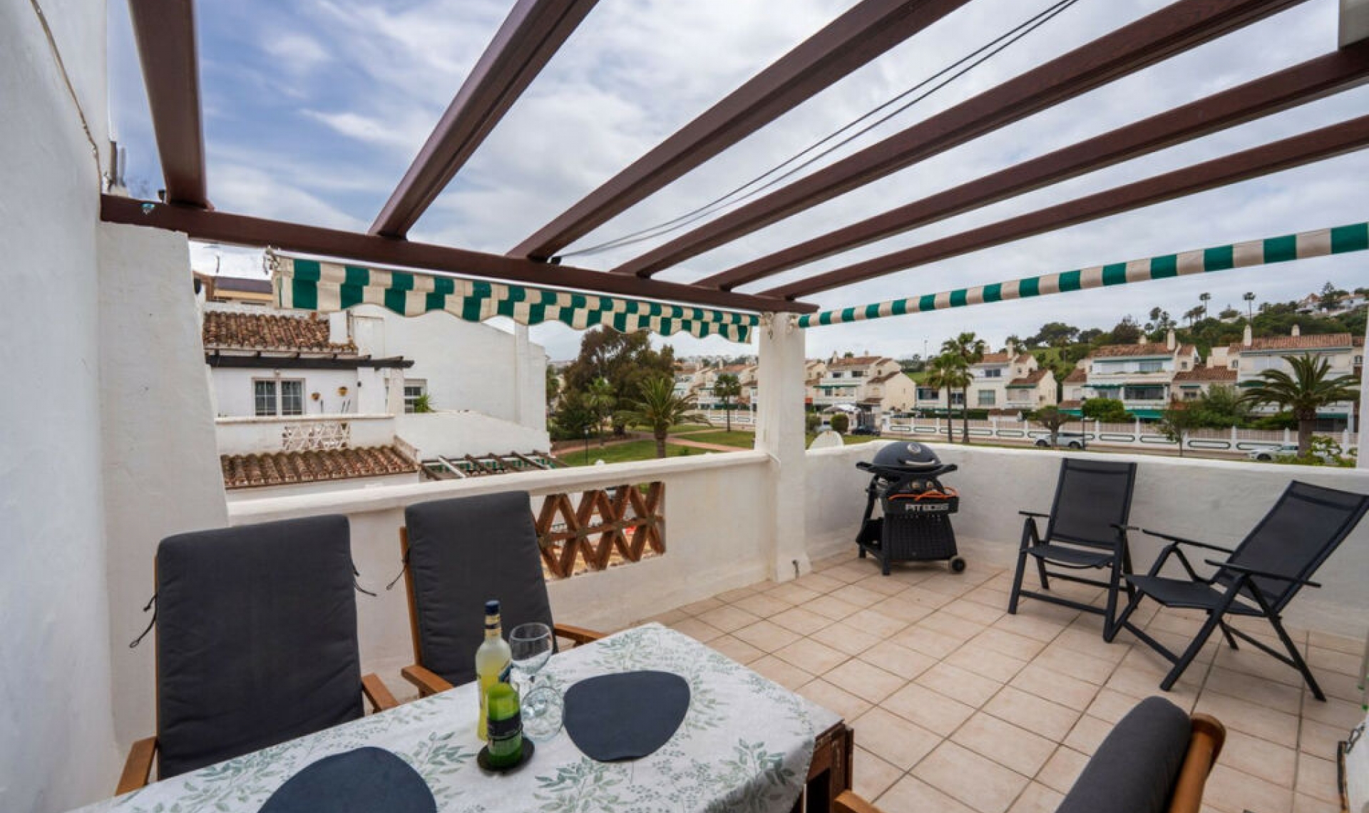Resale - Apartment -
La Duquesa