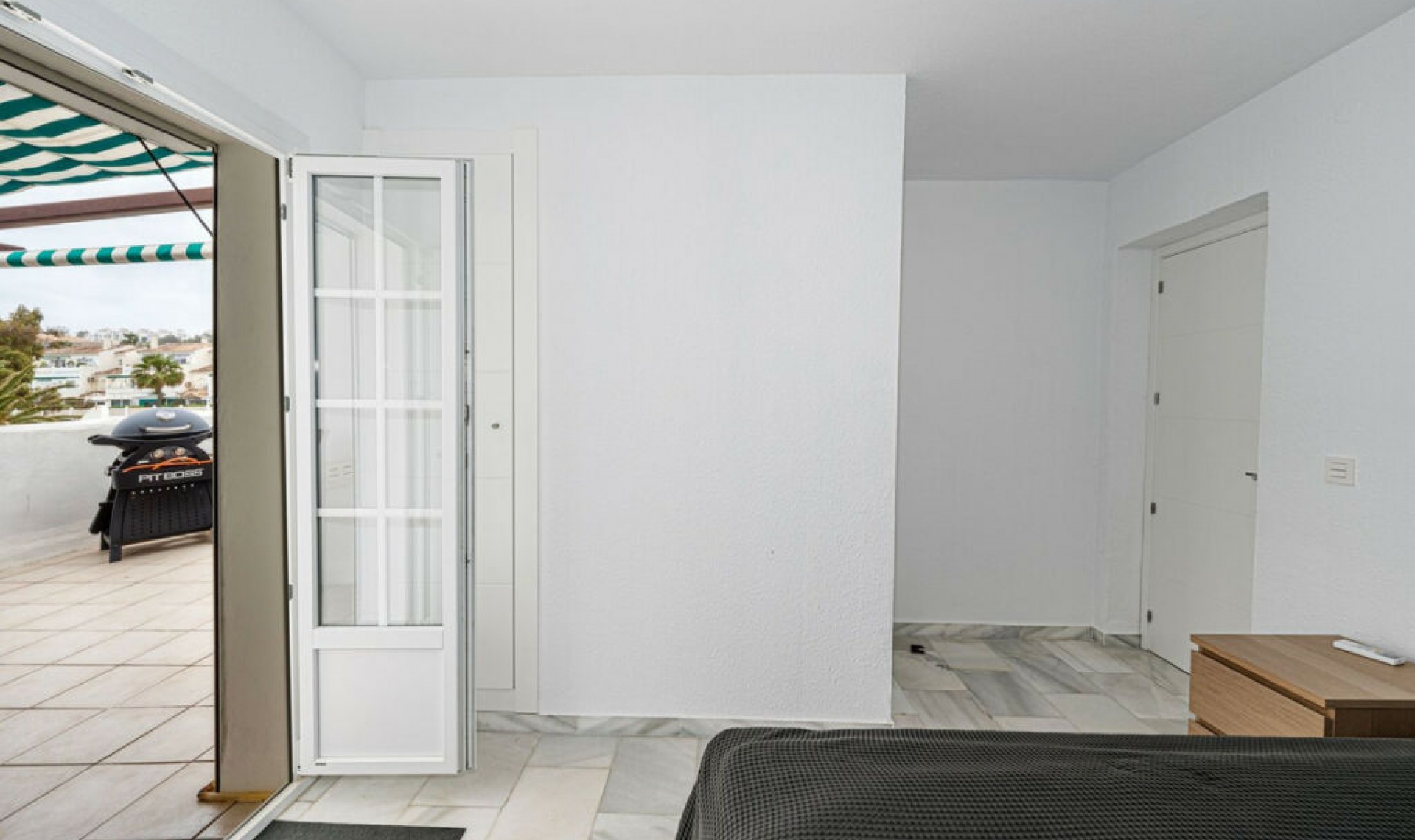 Resale - Apartment -
La Duquesa