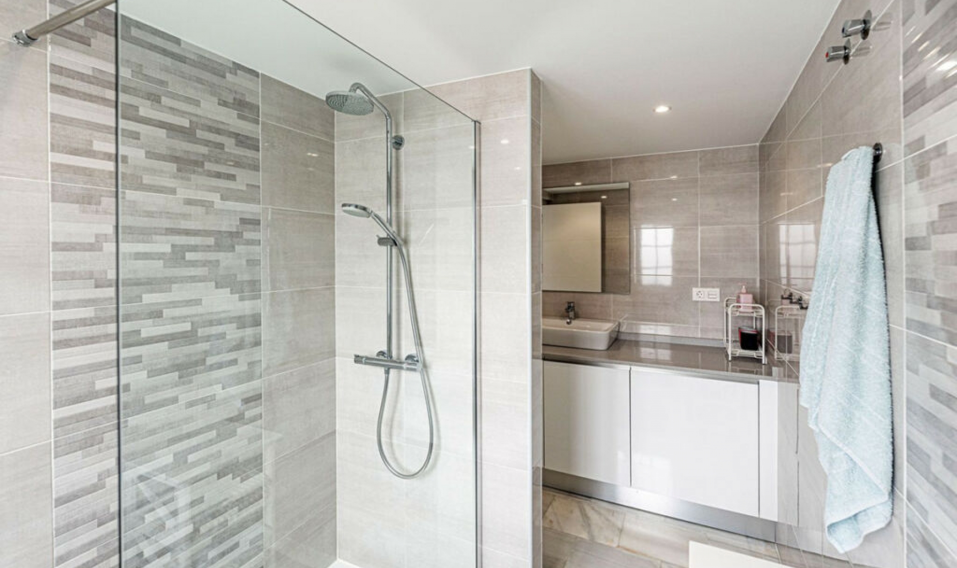 Resale - Apartment -
La Duquesa