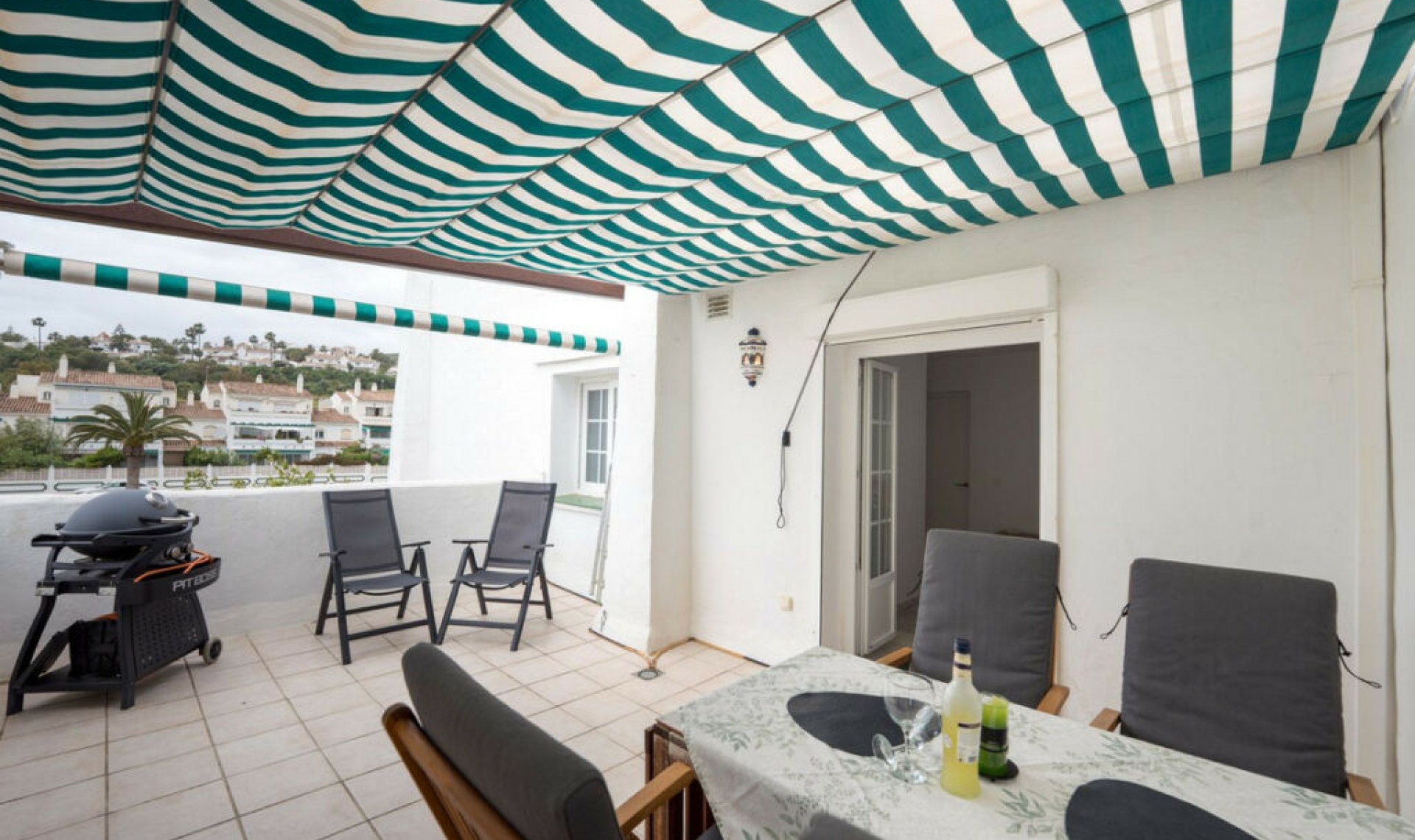 Resale - Apartment -
La Duquesa