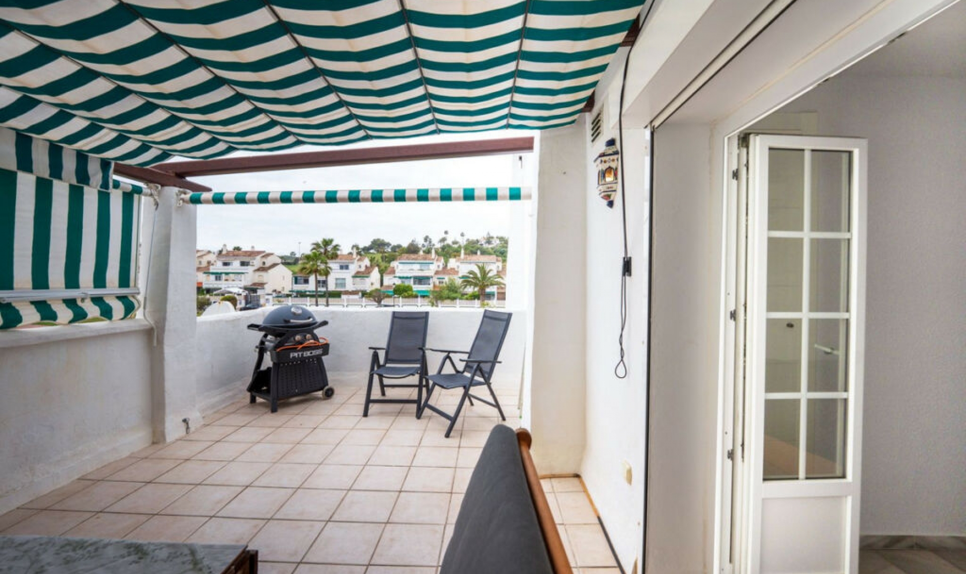 Resale - Apartment -
La Duquesa