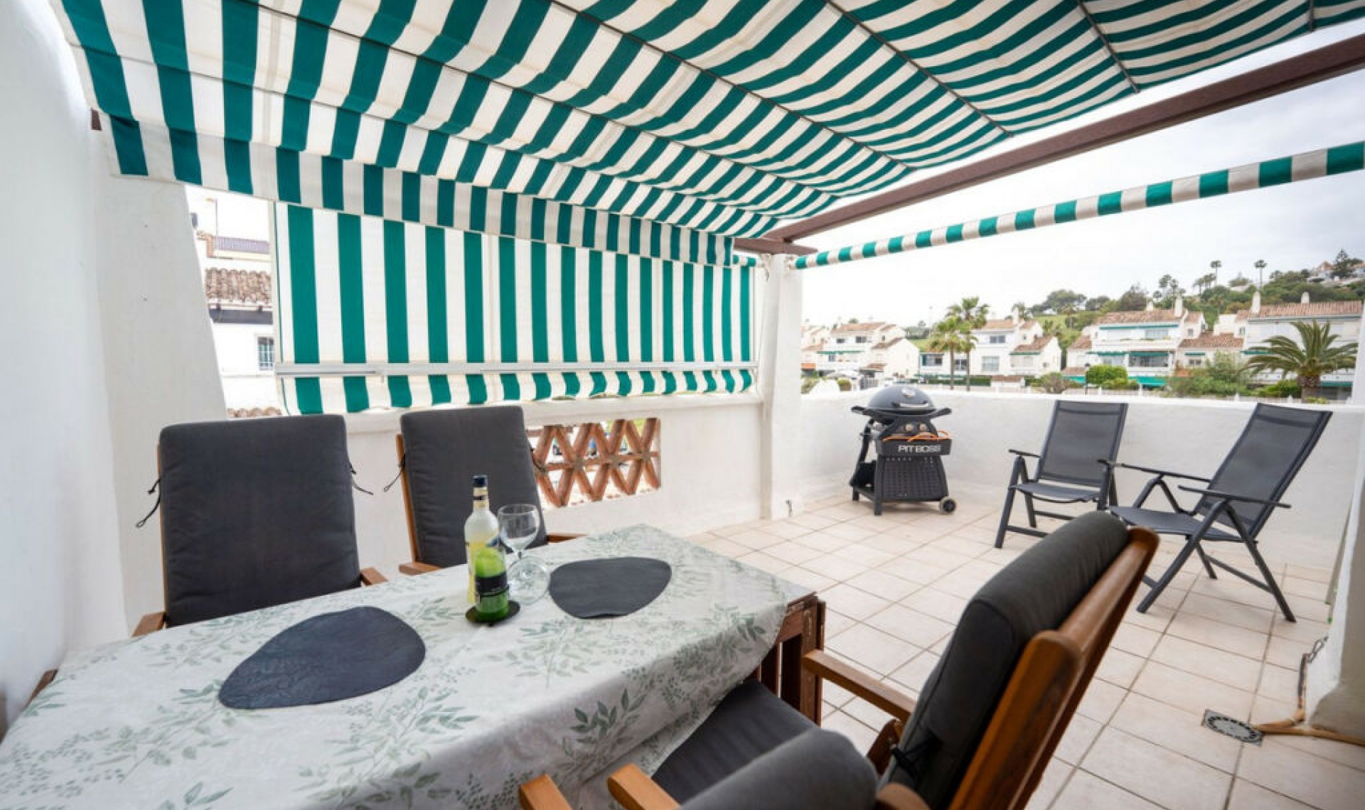 Resale - Apartment -
La Duquesa