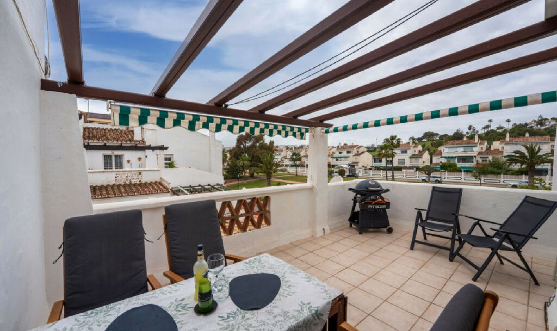 Resale - Apartment -
La Duquesa