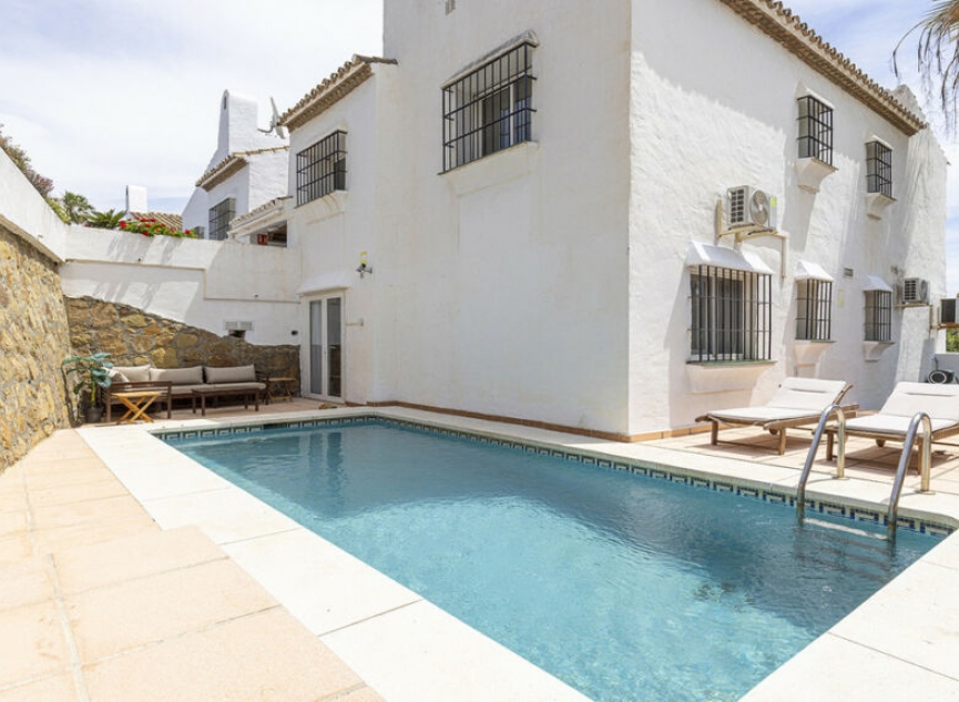 Resale - Apartment -
La Duquesa
