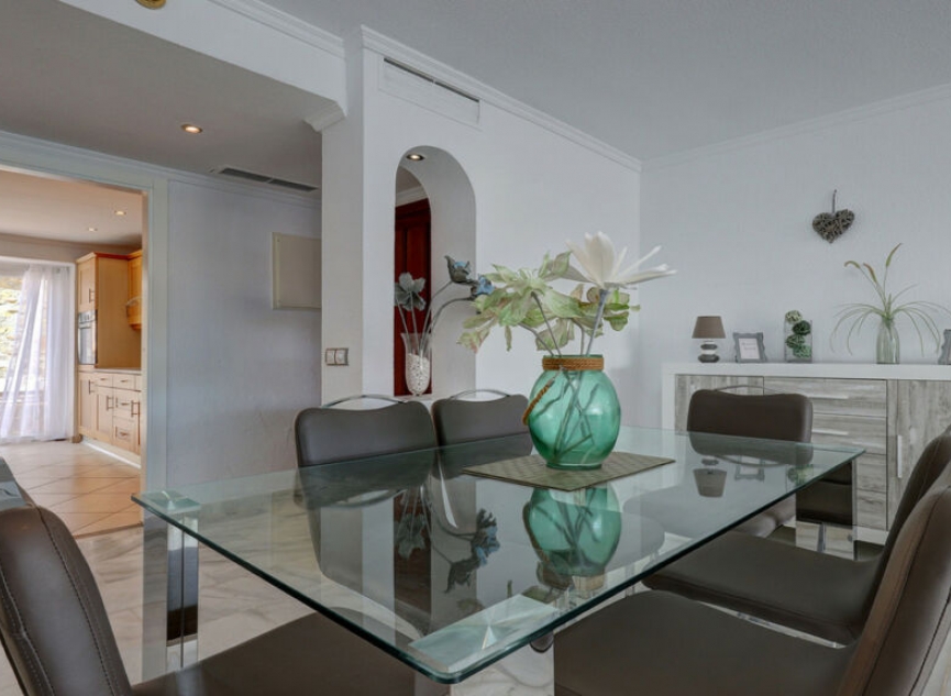 Resale - Apartment -
La Duquesa