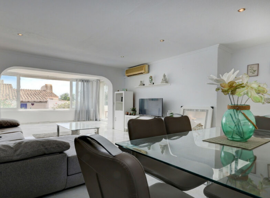 Resale - Apartment -
La Duquesa