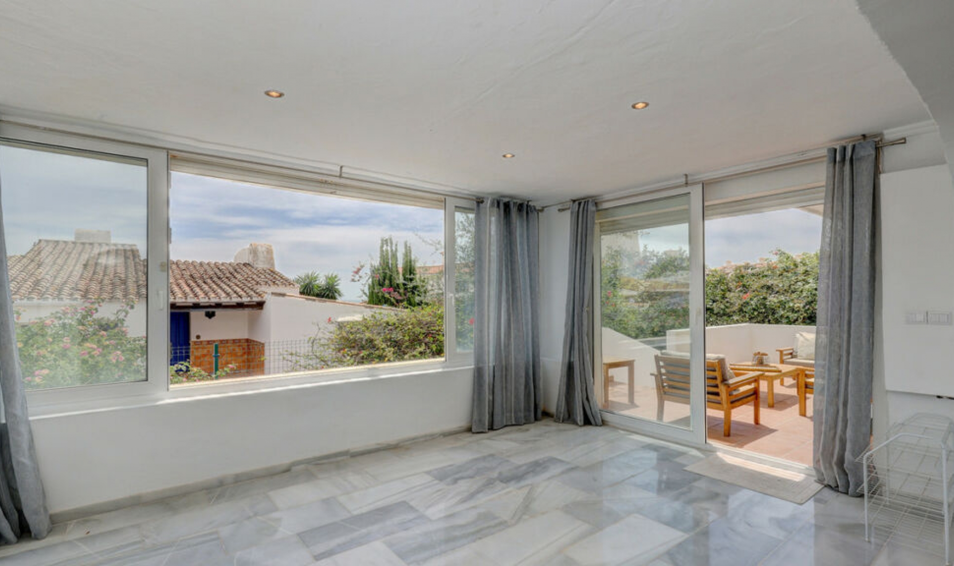 Resale - Apartment -
La Duquesa