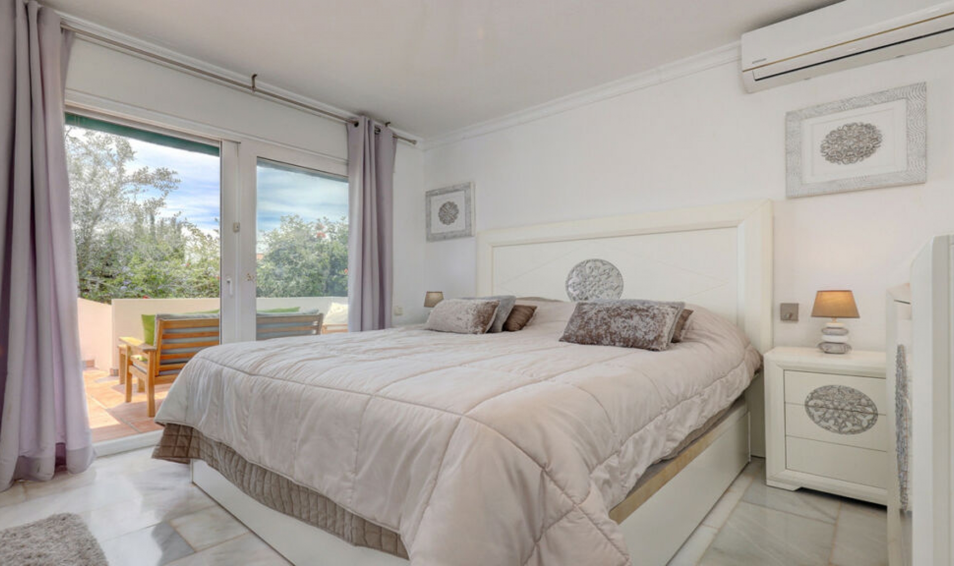 Resale - Apartment -
La Duquesa