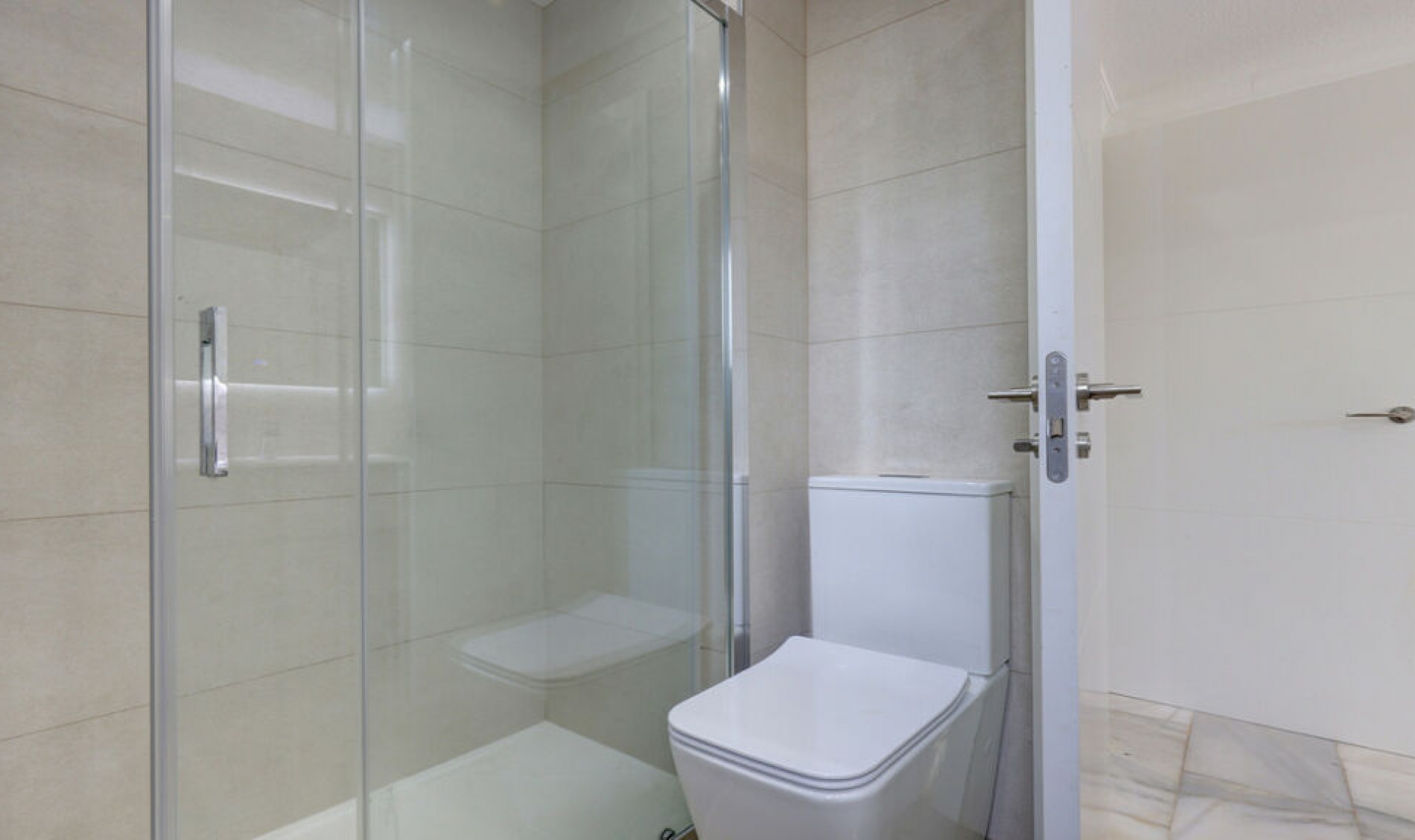 Resale - Apartment -
La Duquesa