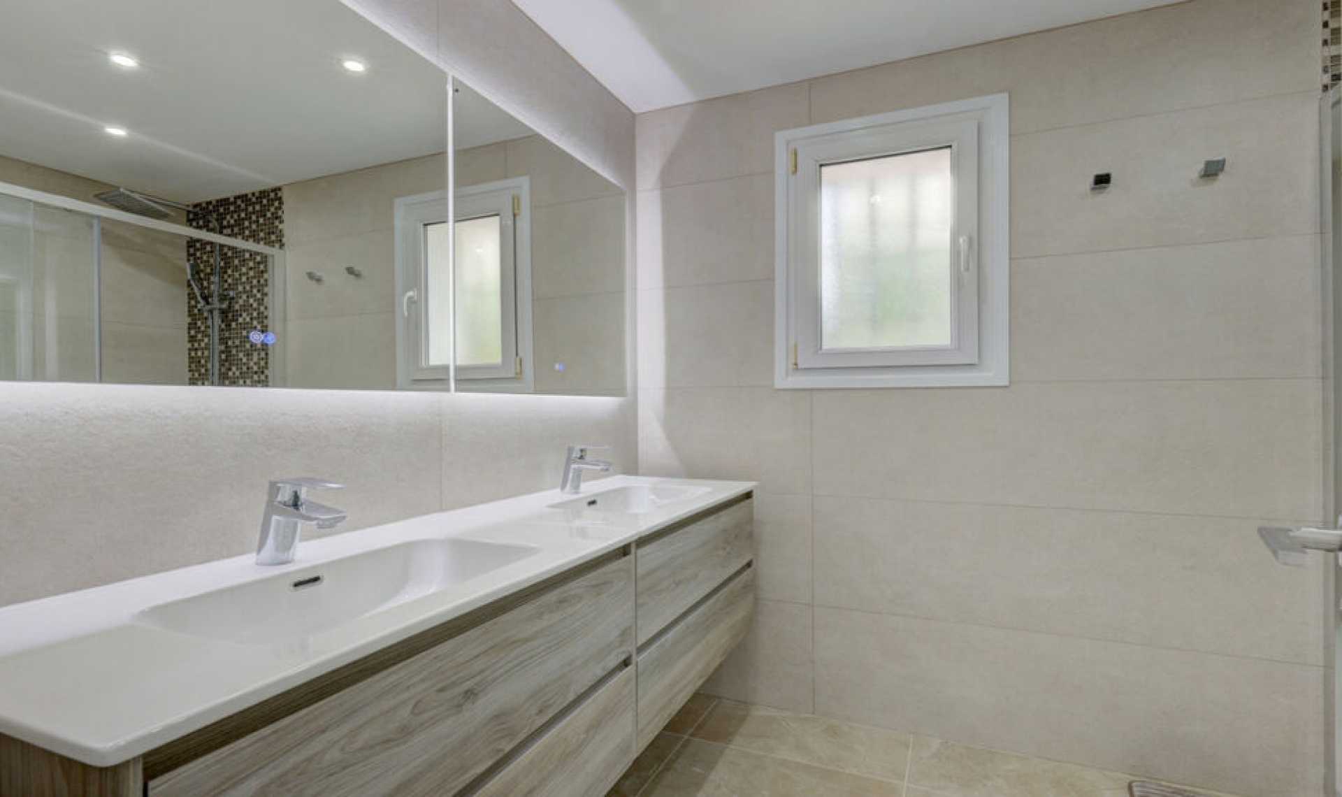 Resale - Apartment -
La Duquesa