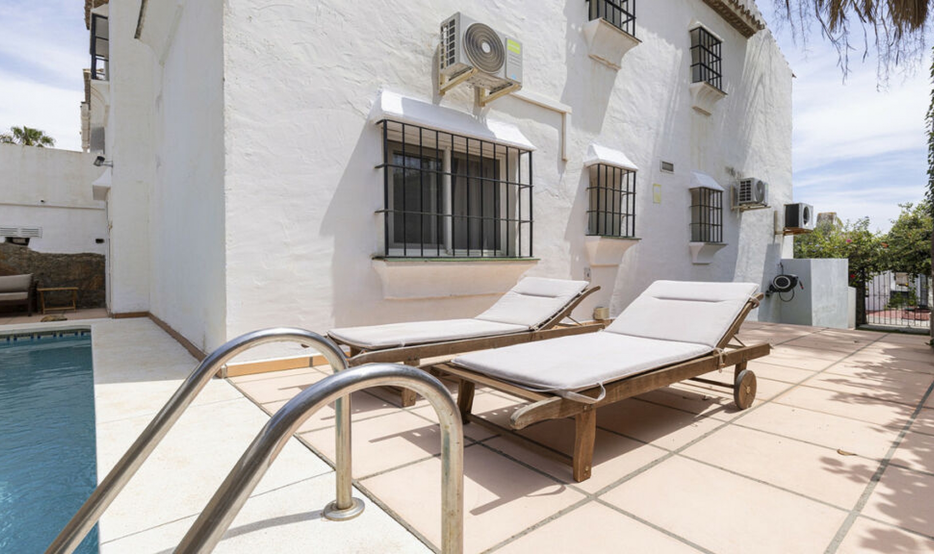 Resale - Apartment -
La Duquesa