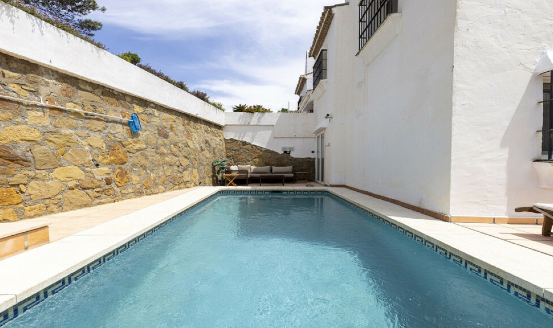 Resale - Apartment -
La Duquesa
