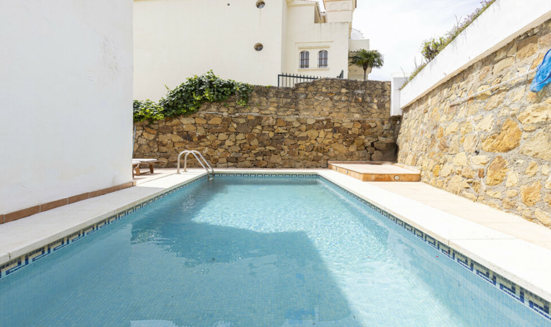 Resale - Apartment -
La Duquesa