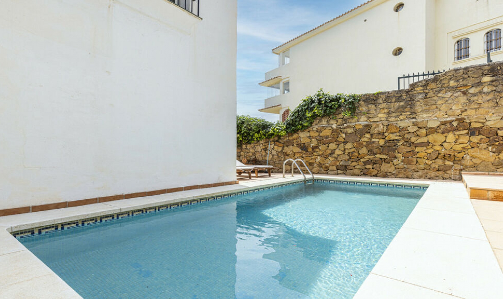 Resale - Apartment -
La Duquesa