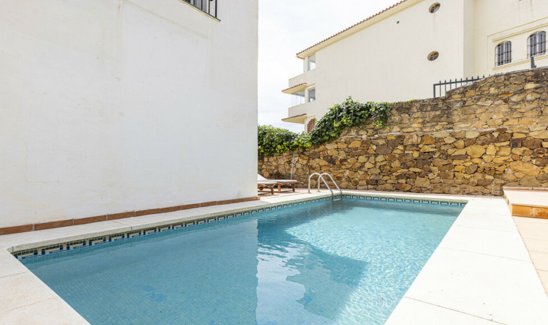 Resale - Apartment -
La Duquesa