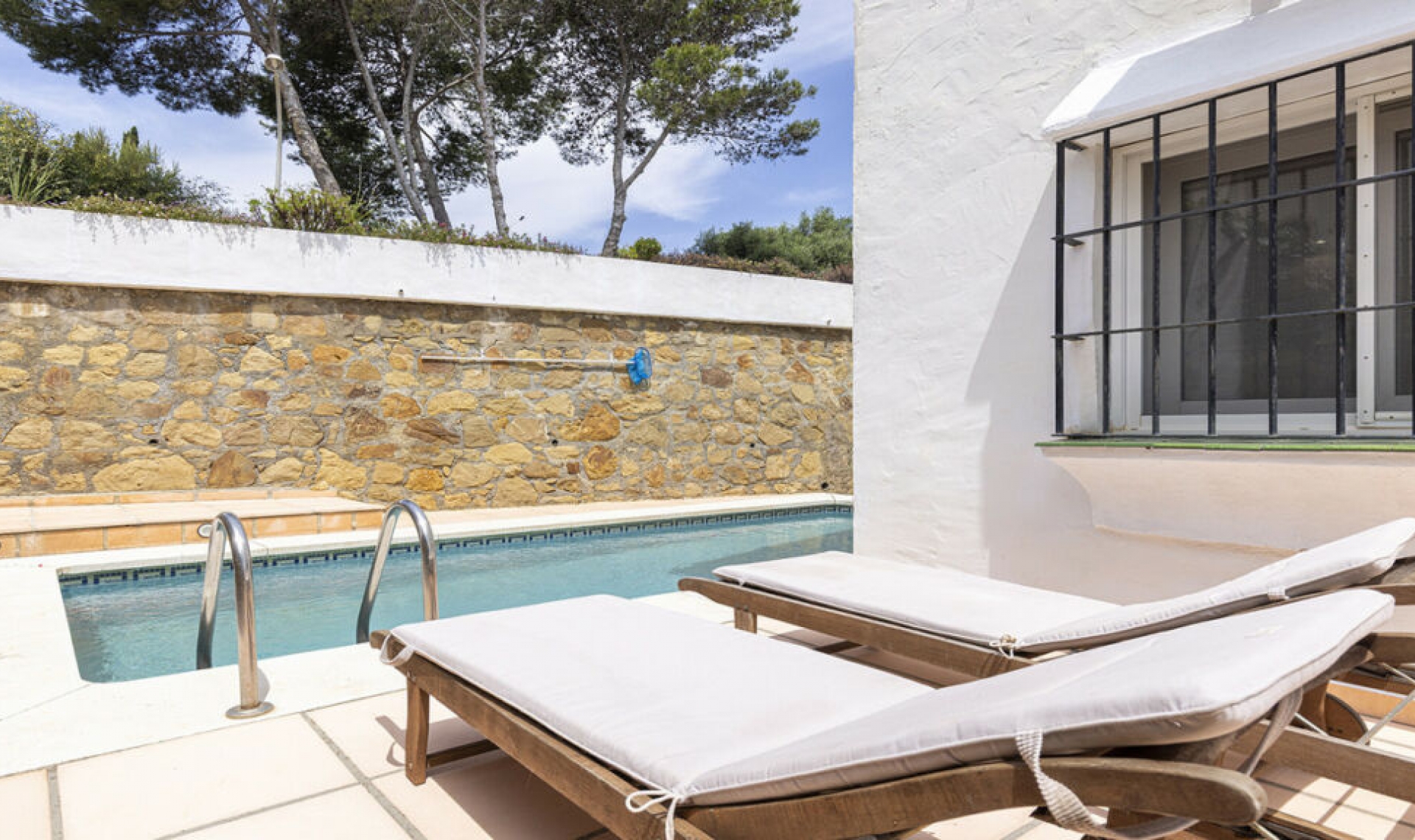 Resale - Apartment -
La Duquesa
