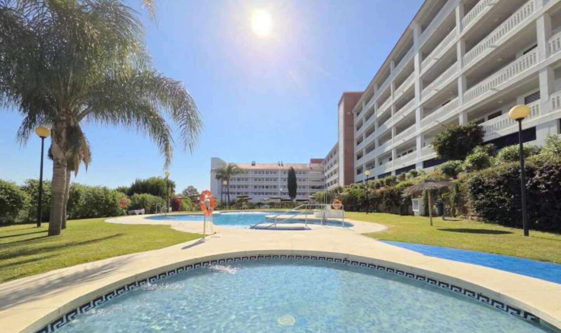Resale - Apartment -
La Duquesa
